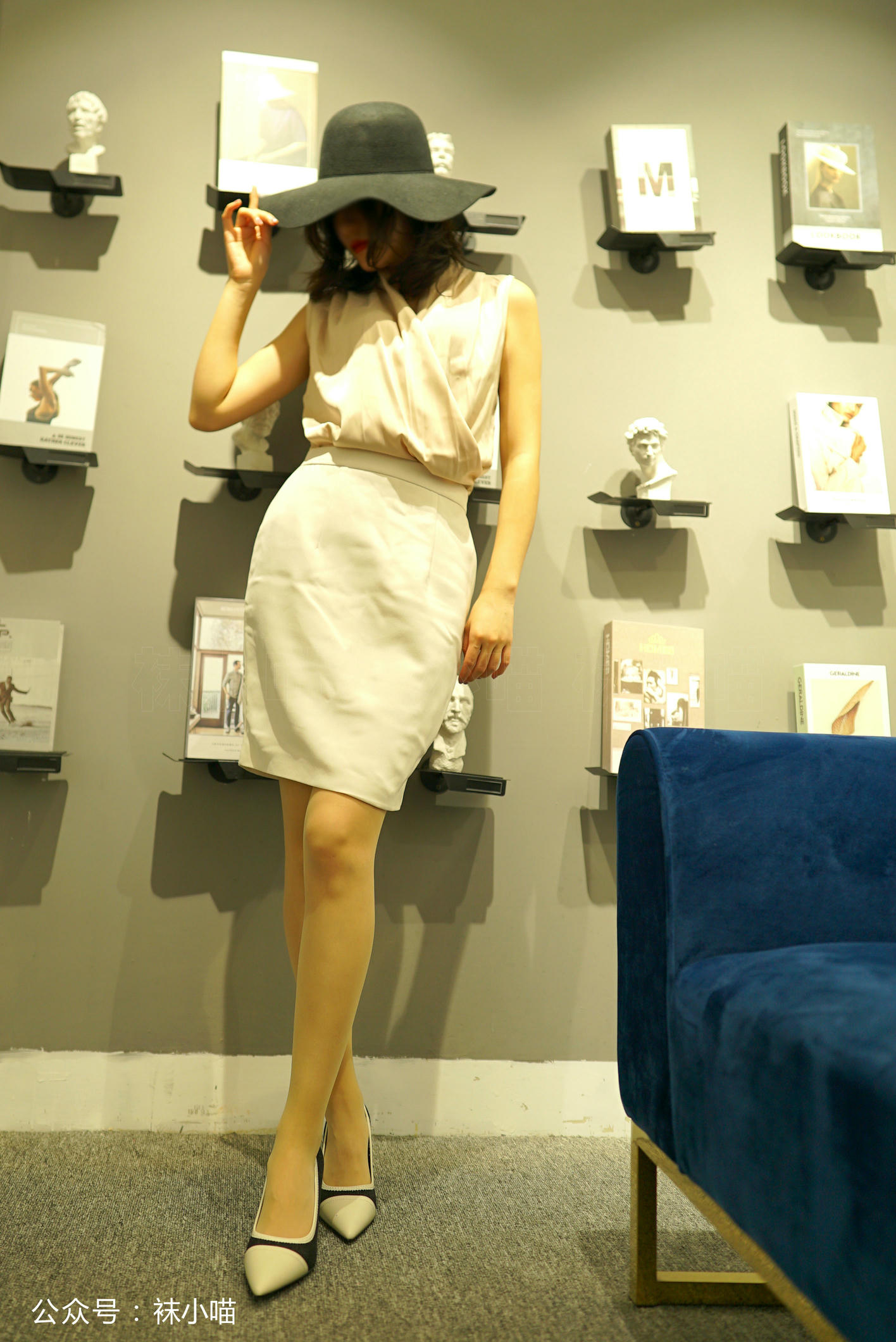 袜小喵 KT133 大沿帽下的腿 [59P+49M]_第1集