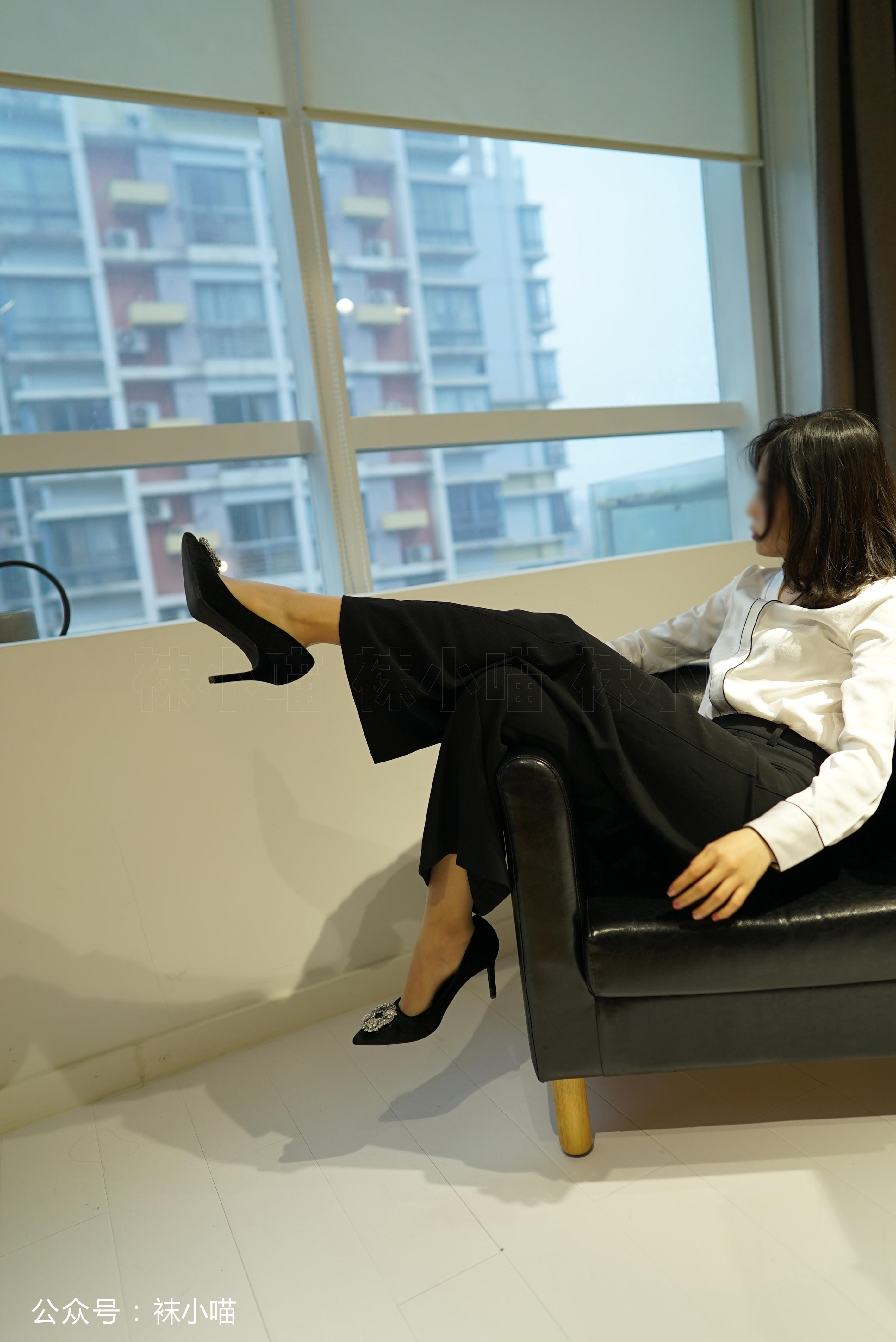 袜小喵 KT136 L总监的裤里丝 [59P+37M]_第1集