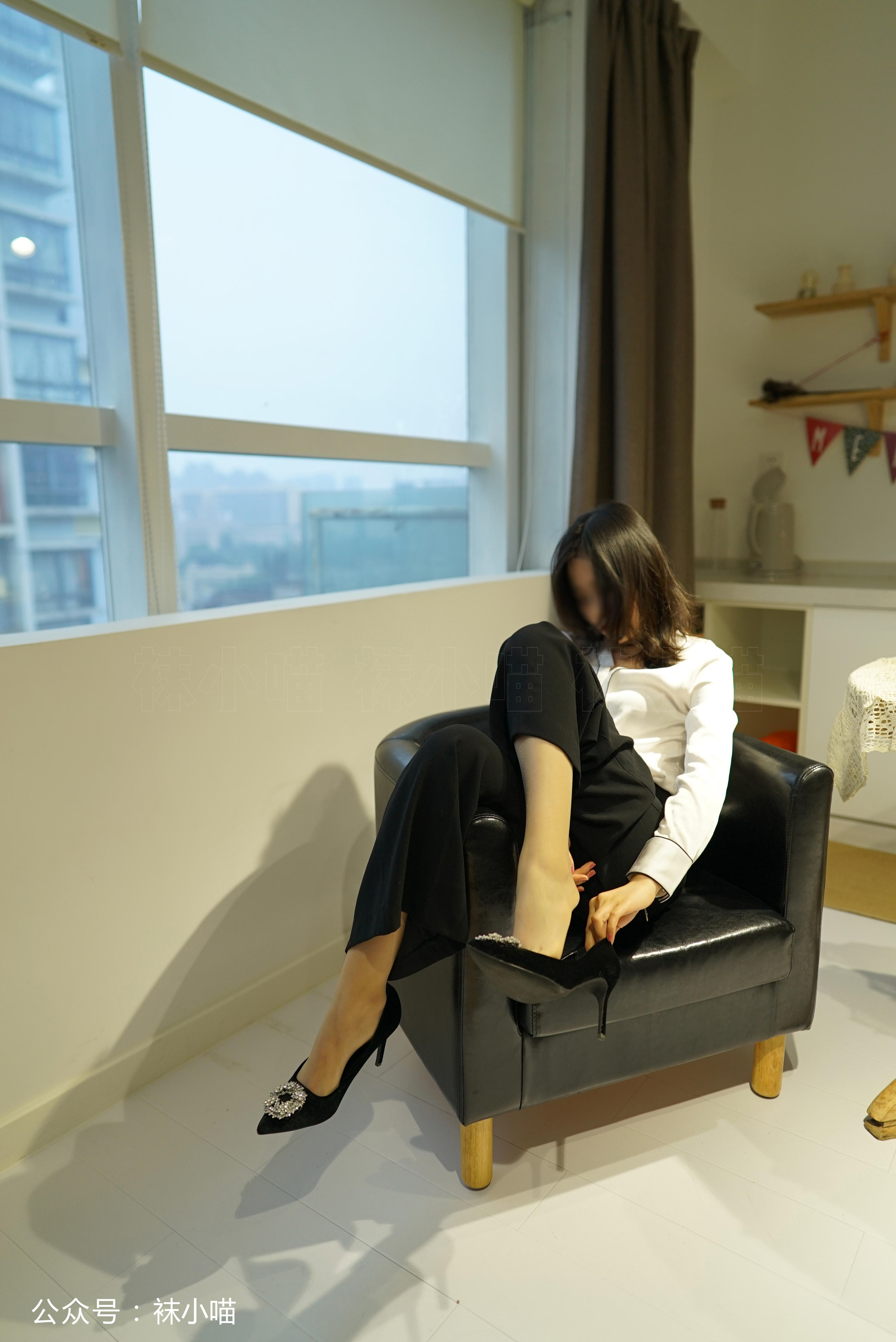 袜小喵 KT136 L总监的裤里丝 [59P+37M]_第1集