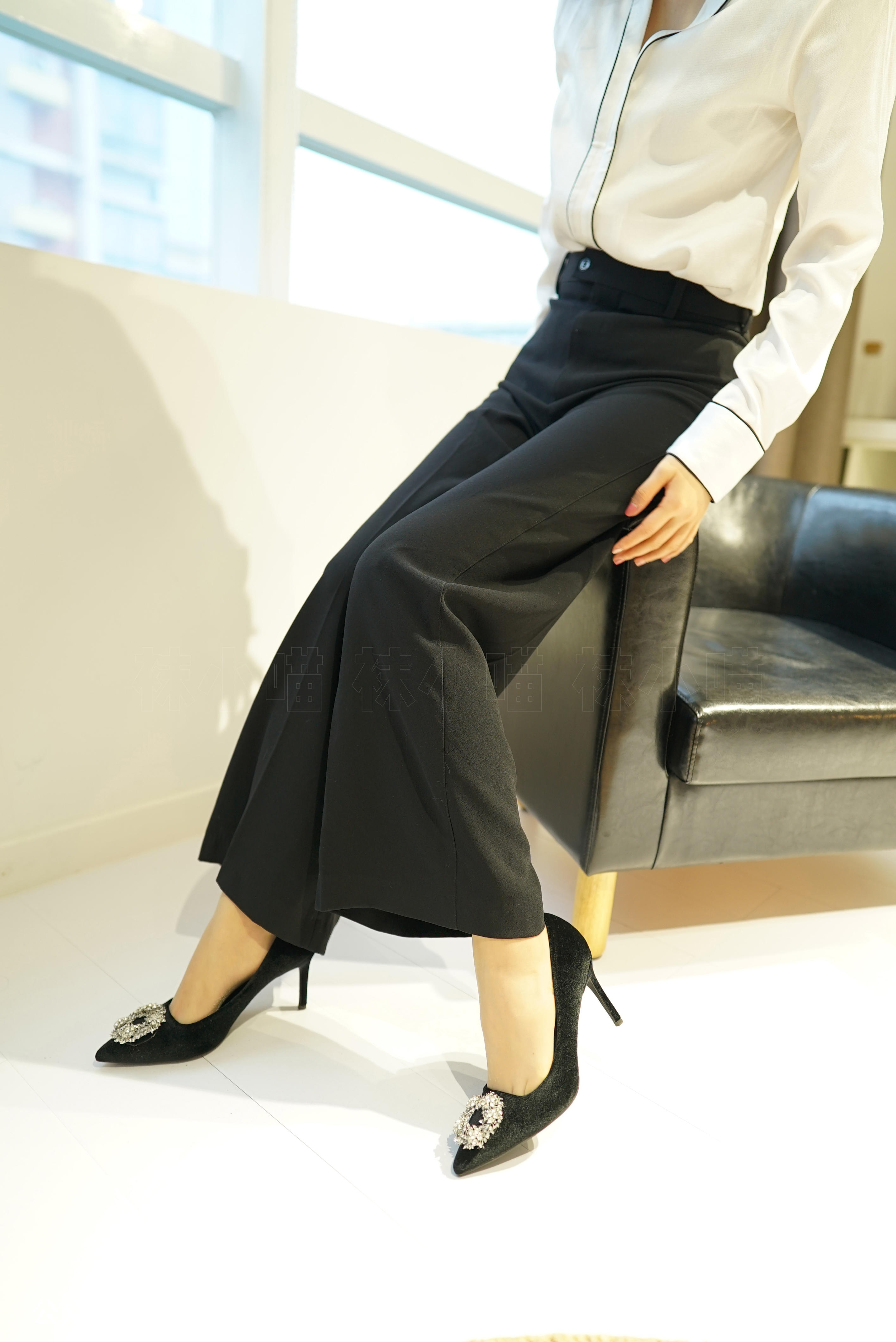 袜小喵 KT136 L总监的裤里丝 [59P+37M]_第2集