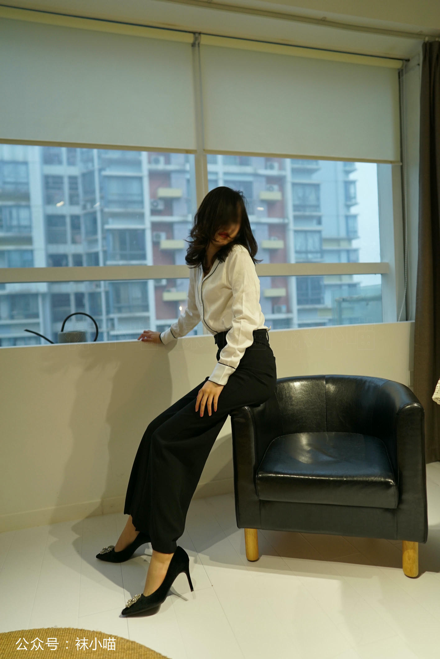 袜小喵 KT136 L总监的裤里丝 [59P+37M]_第2集