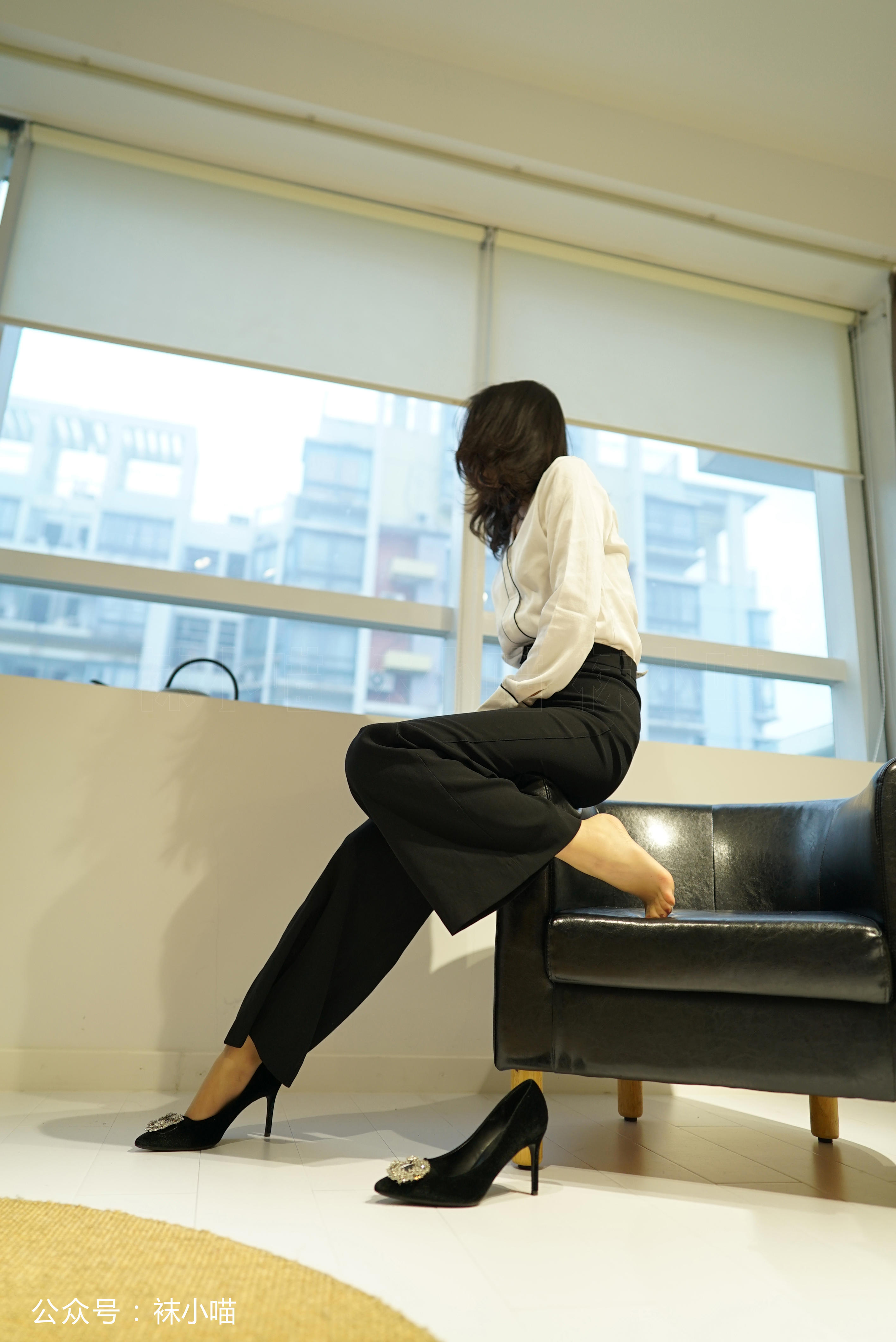 袜小喵 KT136 L总监的裤里丝 [59P+37M]_第2集