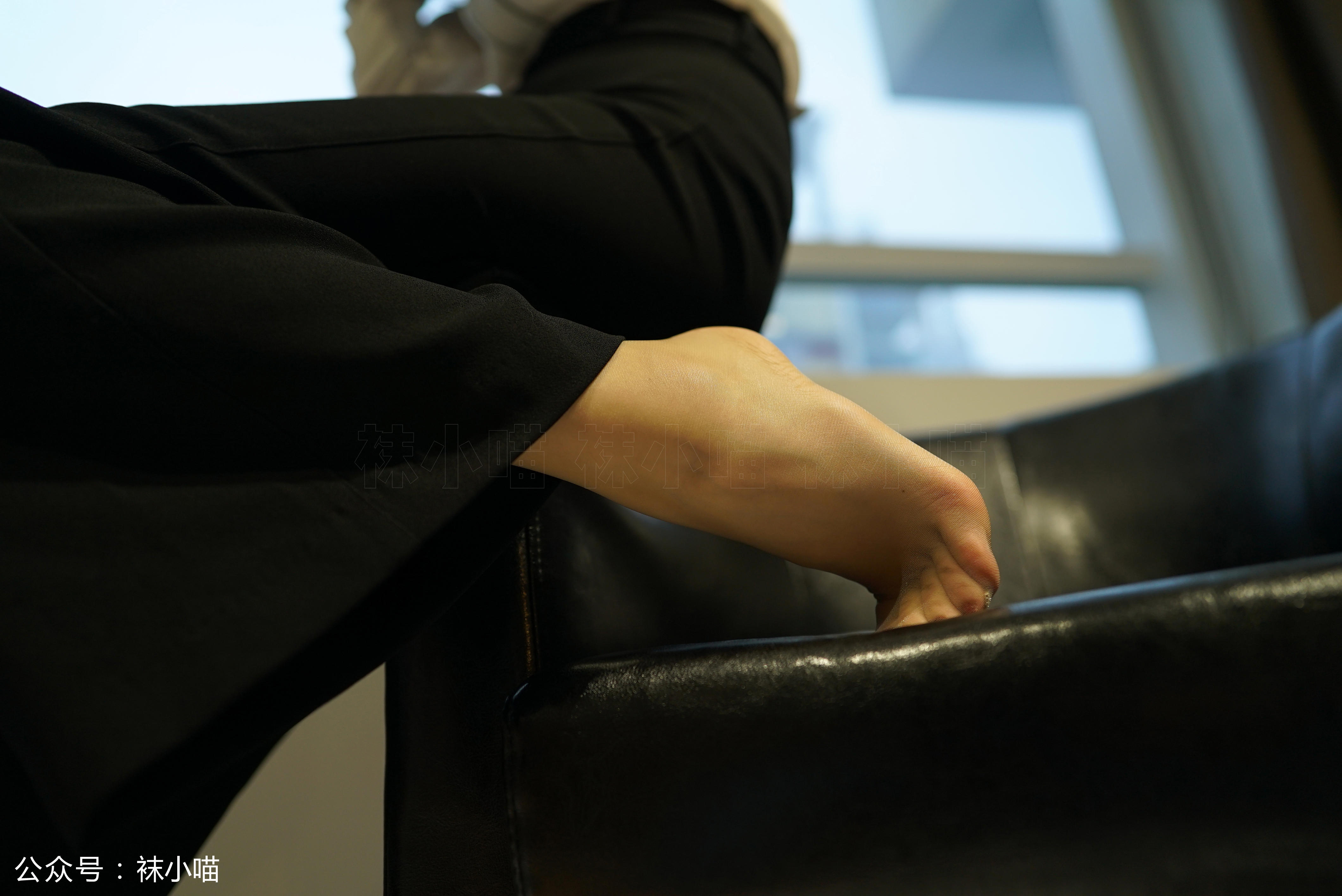 袜小喵 KT136 L总监的裤里丝 [59P+37M]_第2集