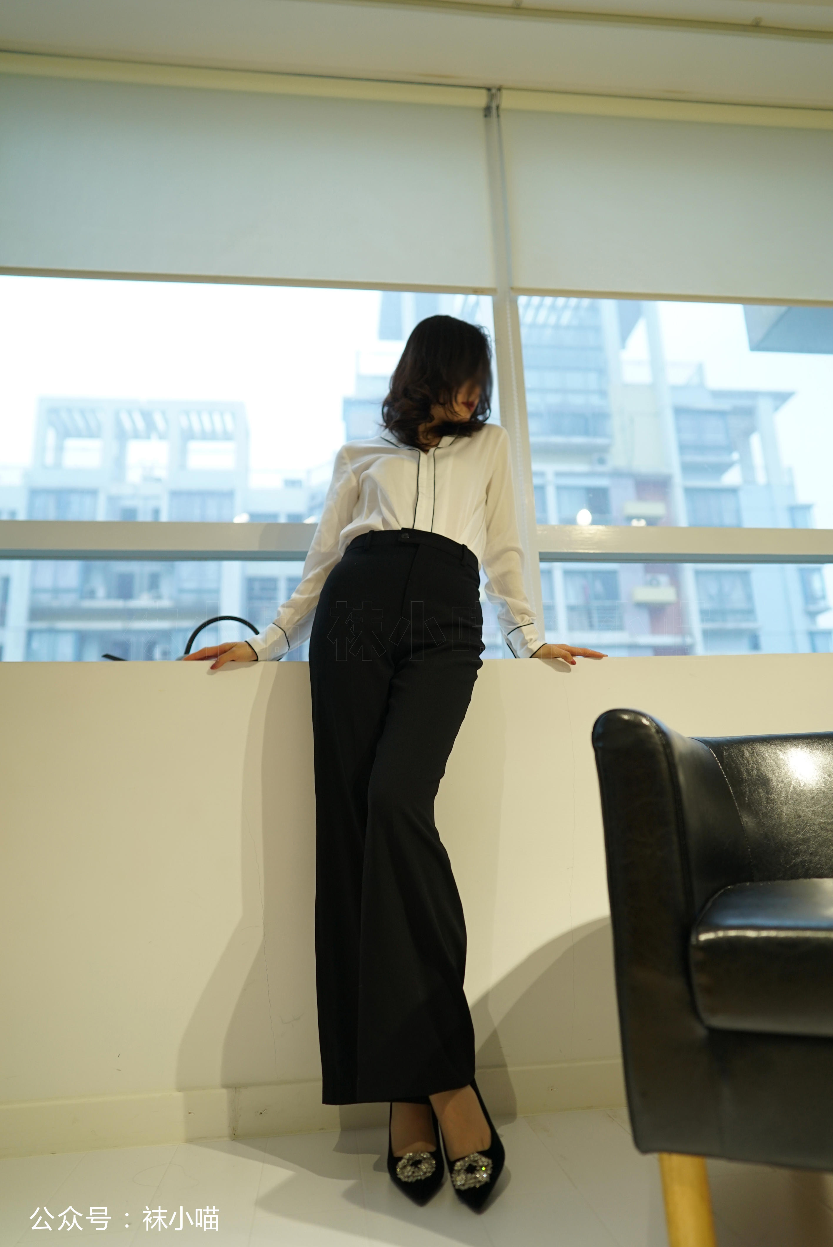 袜小喵 KT136 L总监的裤里丝 [59P+37M]_第2集