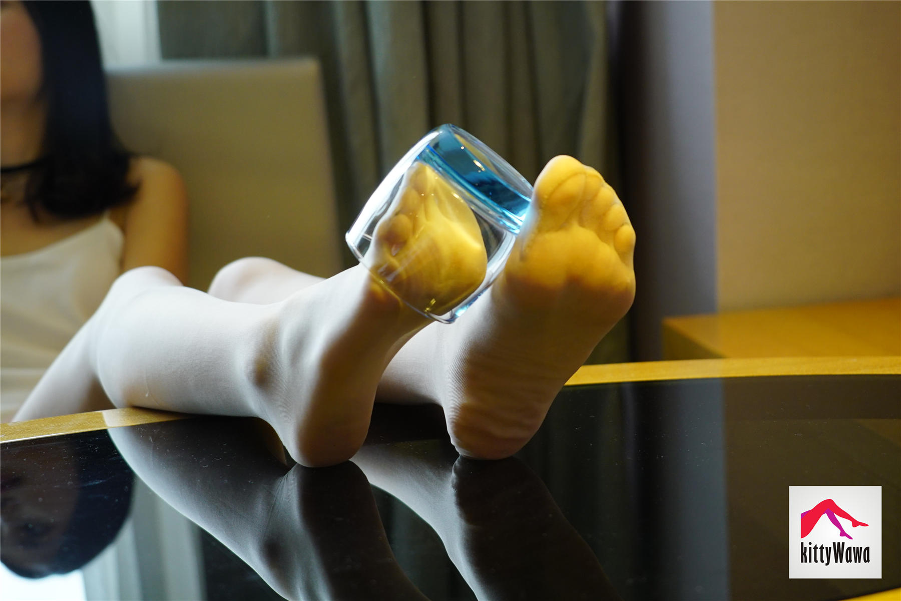 袜小喵 KT014 一女两杯 [99P+22M]_第1集