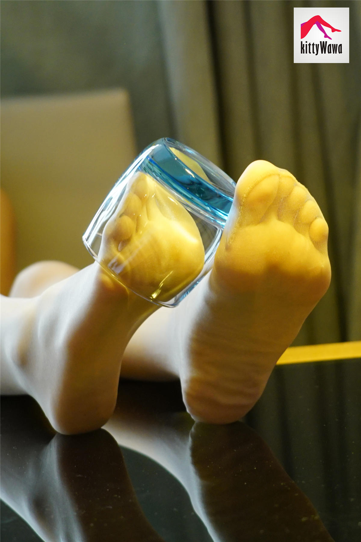 袜小喵 KT014 一女两杯 [99P+22M]_第1集