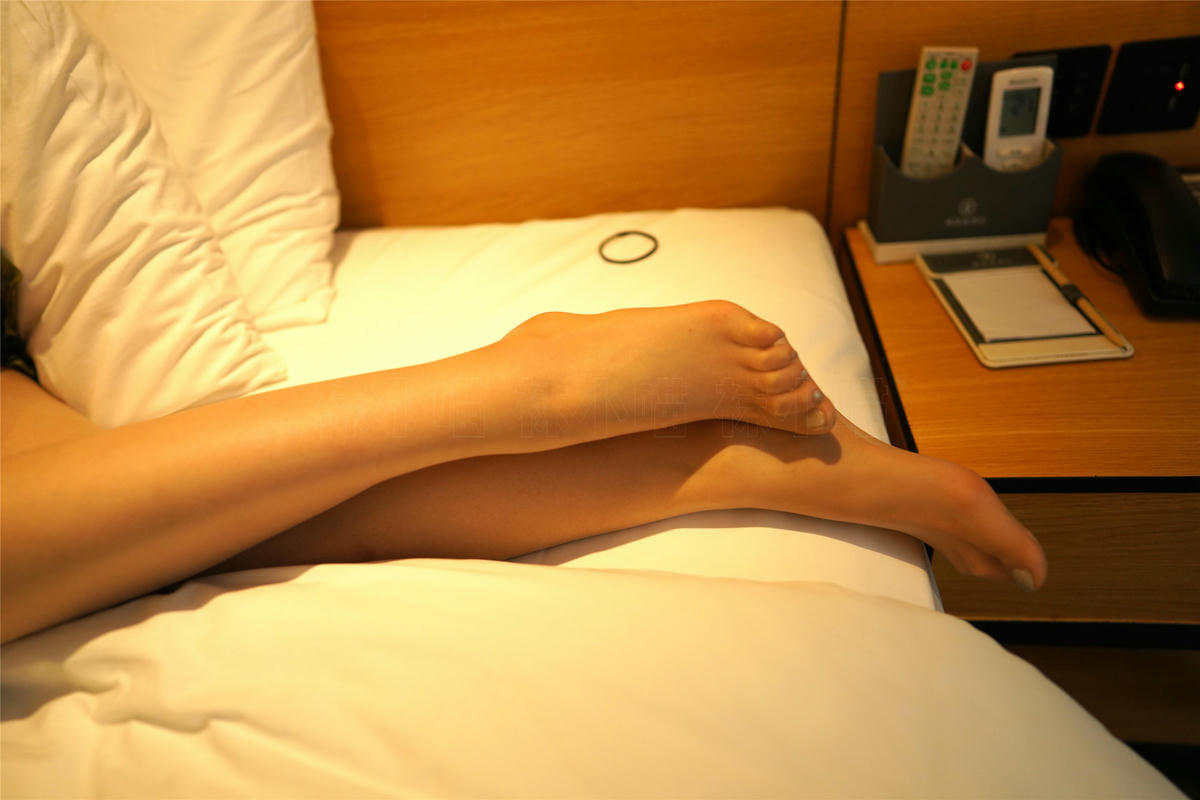 袜小喵 KT185 斩男高叉裙 [60P+74M]_第1集