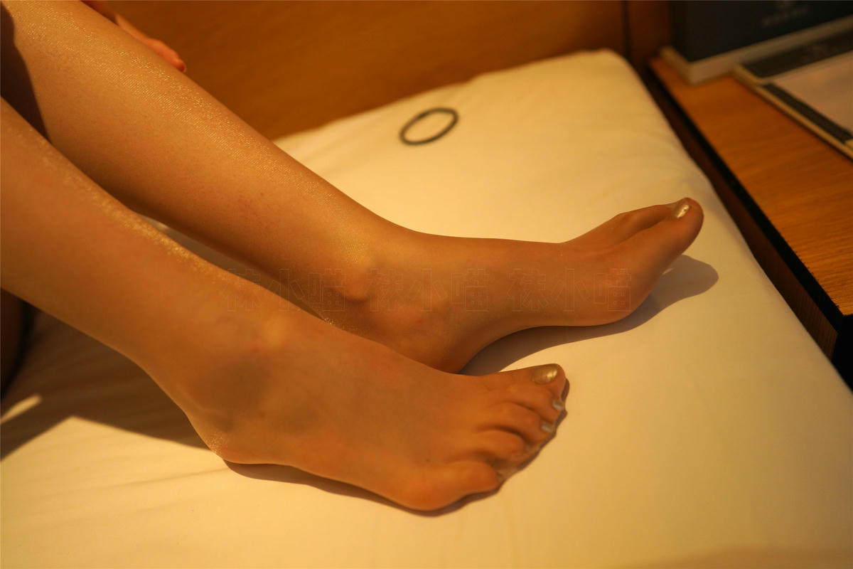 袜小喵 KT185 斩男高叉裙 [60P+74M]_第2集