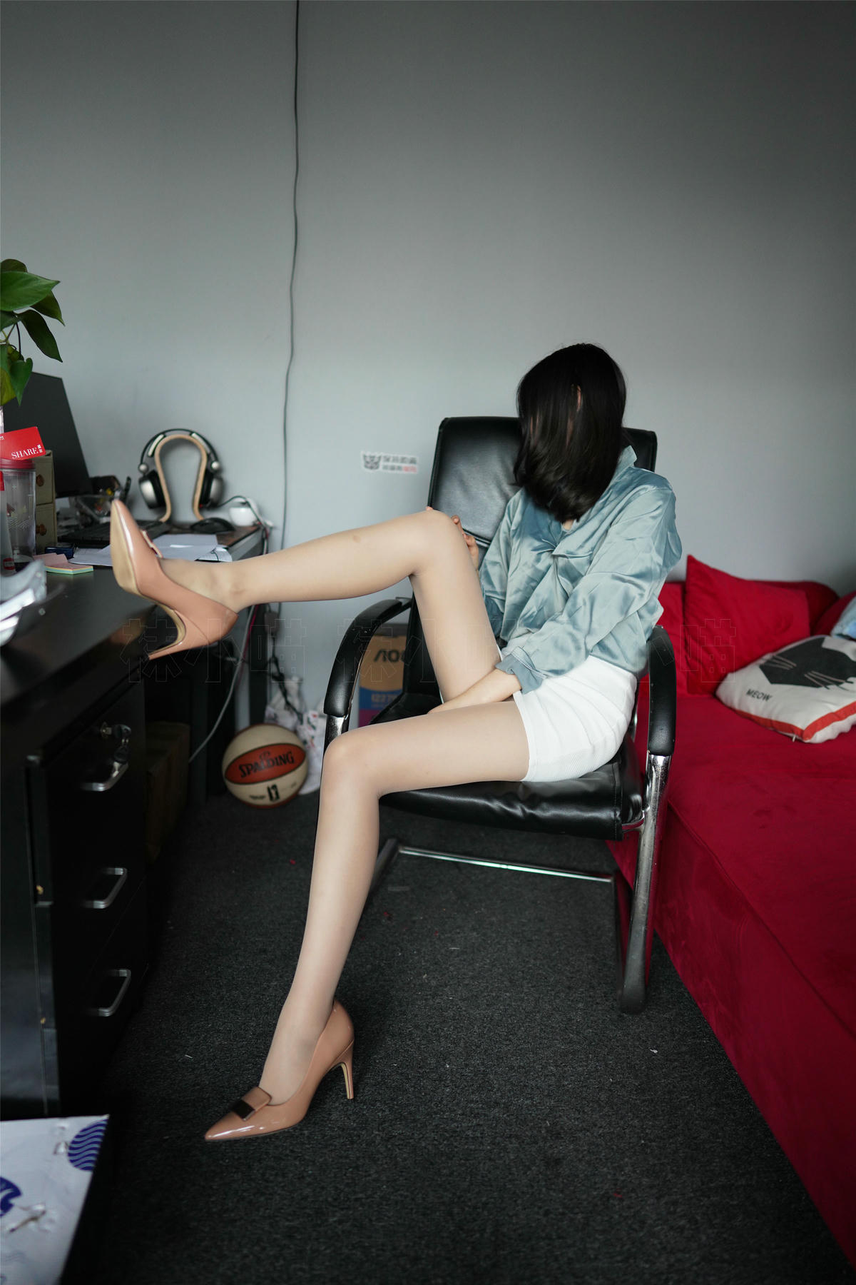 袜小喵 KT186 沉迷L总监 [60P+67M]_第1集