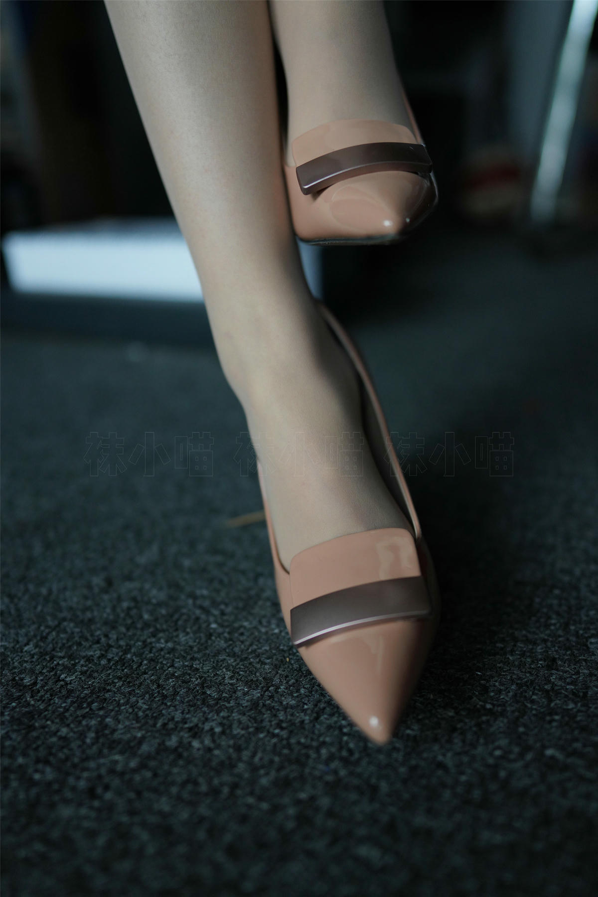 袜小喵 KT186 沉迷L总监 [60P+67M]_第1集