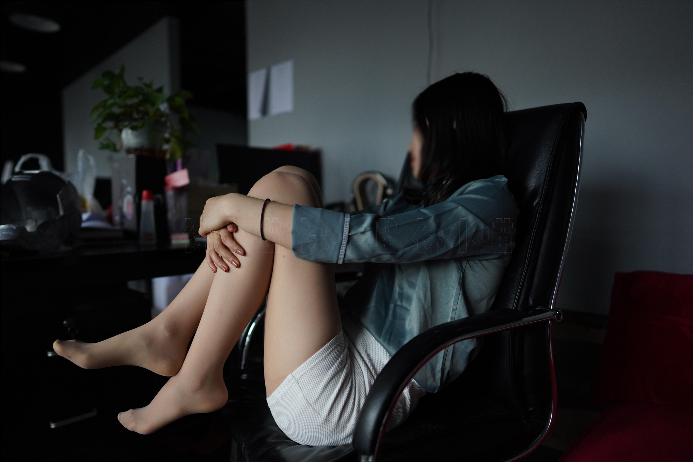 袜小喵 KT186 沉迷L总监 [60P+67M]_第3集