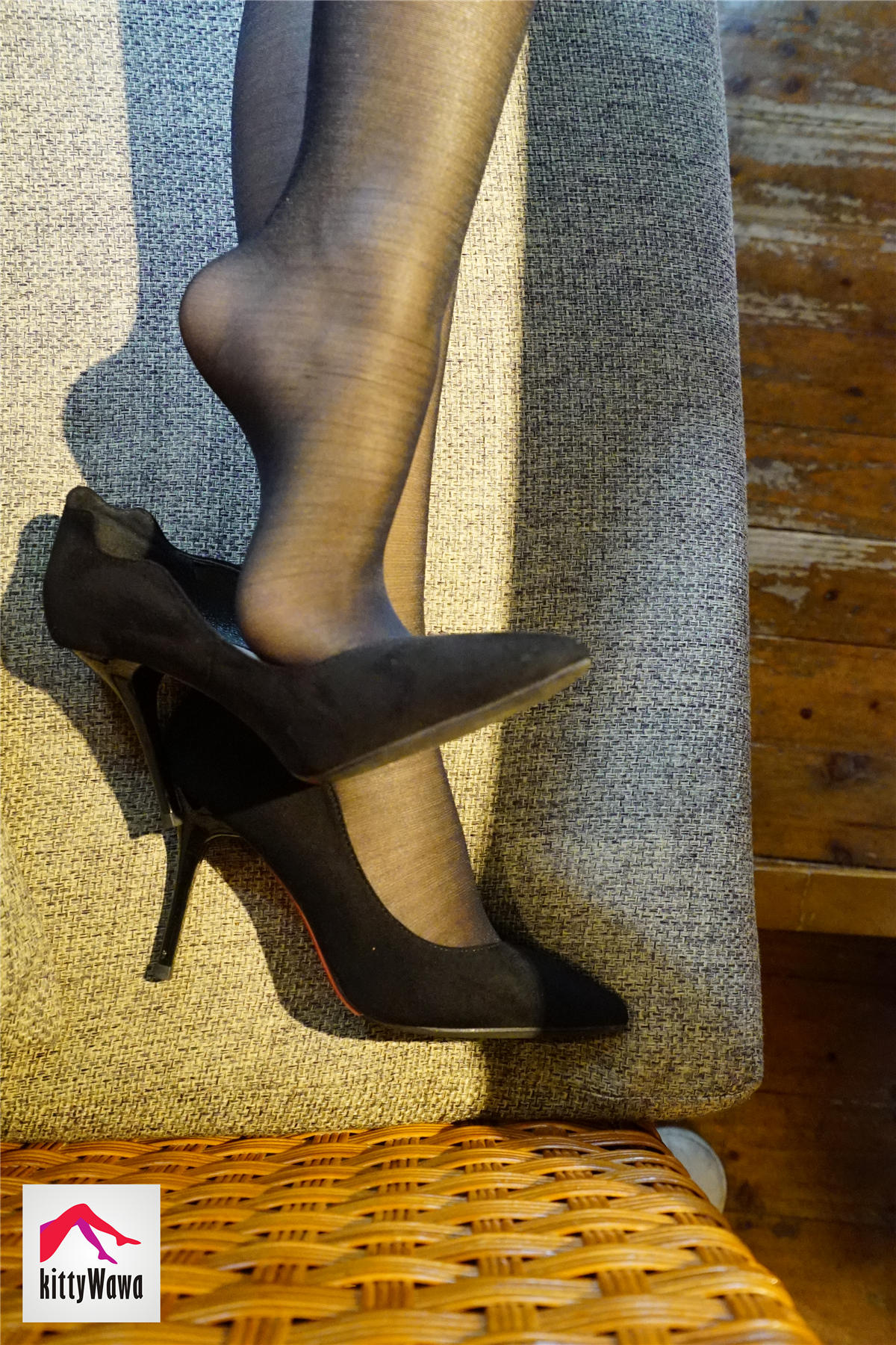 袜小喵 KT020 开叉裙和小蕾丝 [99P+32M]_第2集