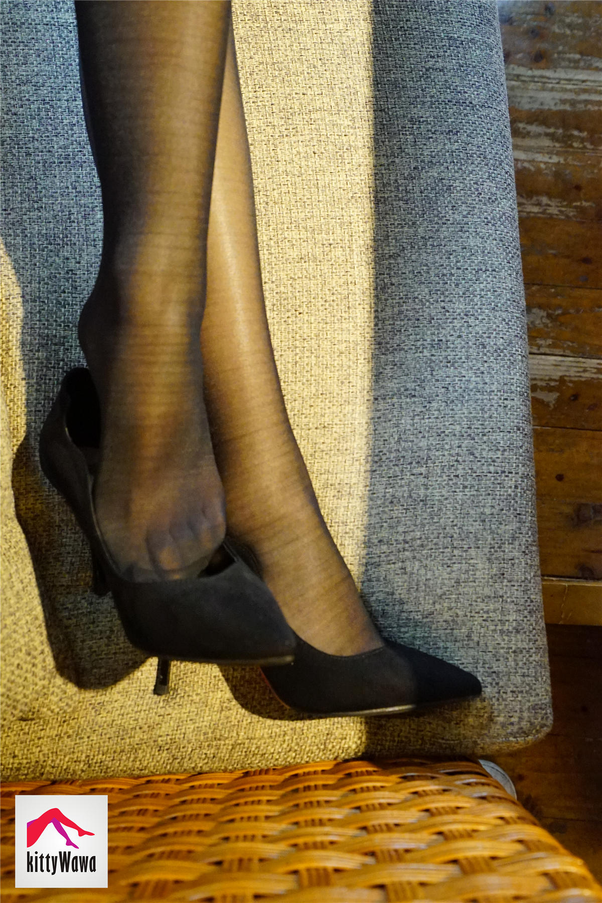 袜小喵 KT020 开叉裙和小蕾丝 [99P+32M]_第2集