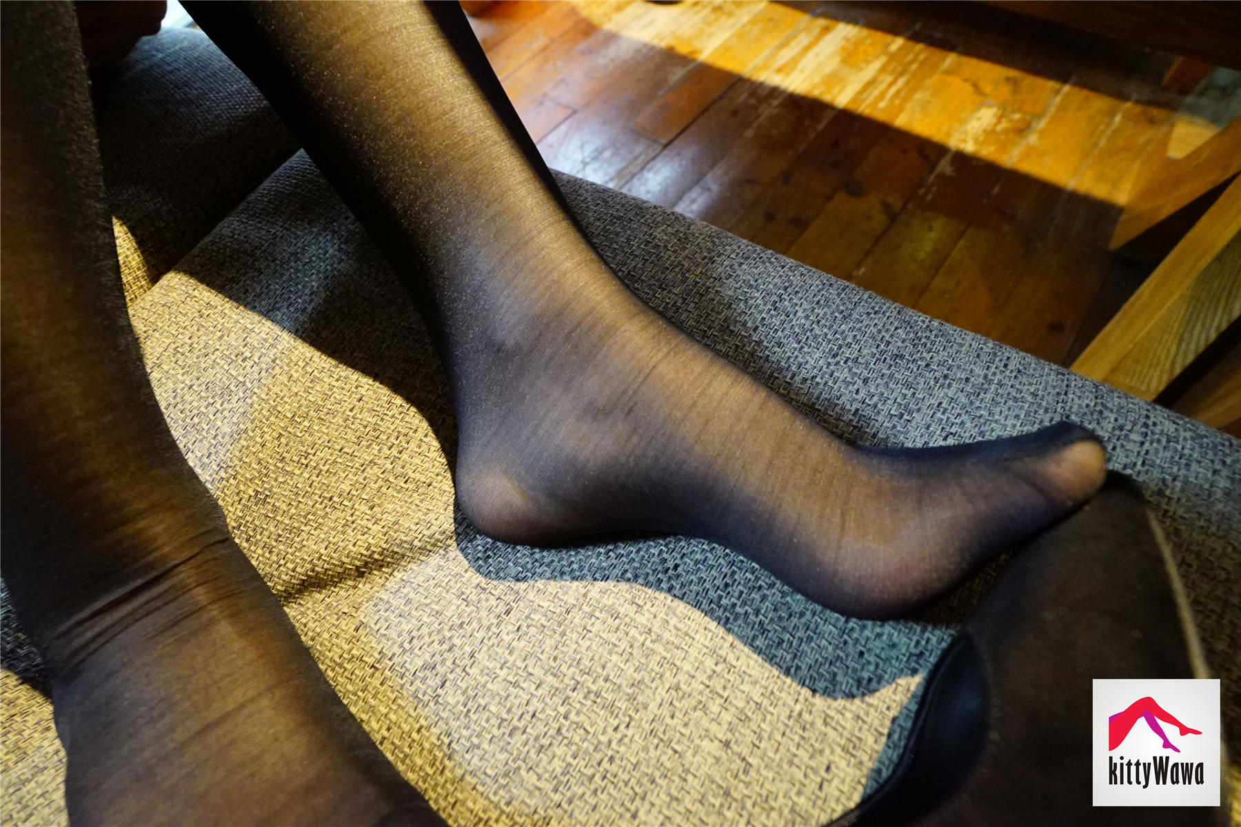 袜小喵 KT020 开叉裙和小蕾丝 [99P+32M]_第3集