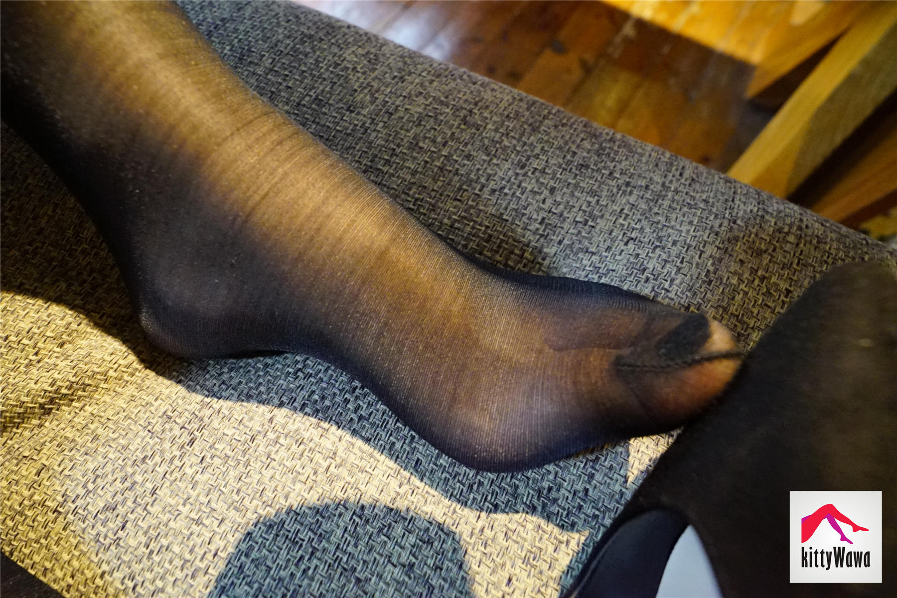 袜小喵 KT020 开叉裙和小蕾丝 [99P+32M]_第3集