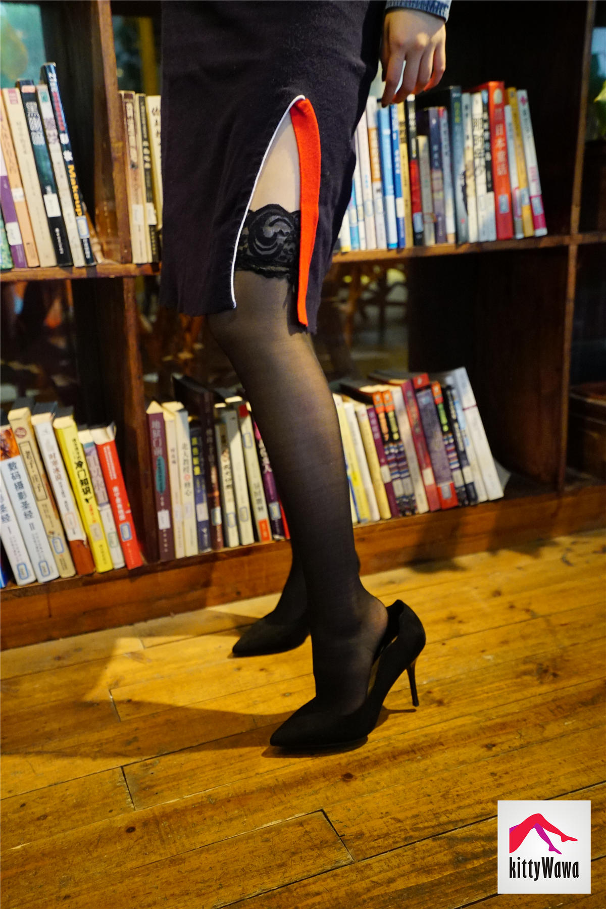 袜小喵 KT020 开叉裙和小蕾丝 [99P+32M]_第3集