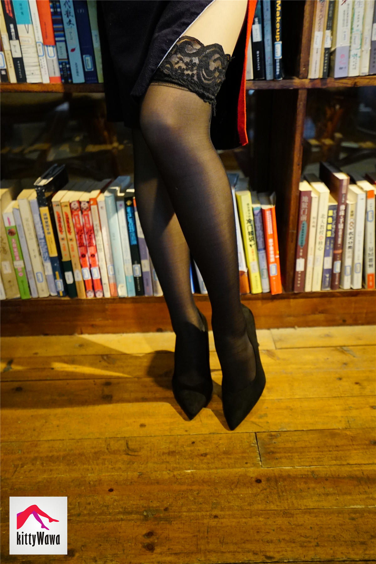 袜小喵 KT020 开叉裙和小蕾丝 [99P+32M]_第3集