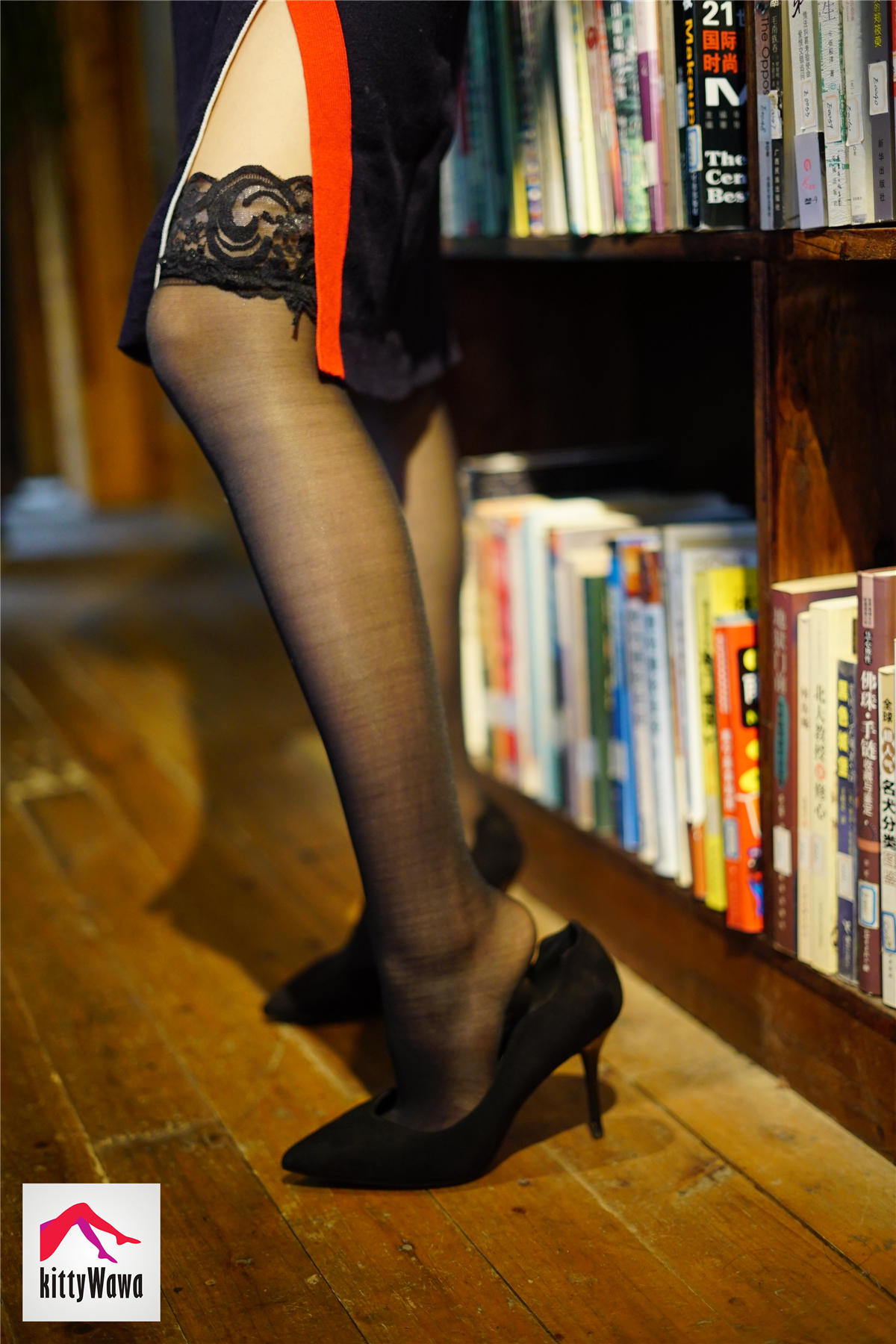 袜小喵 KT020 开叉裙和小蕾丝 [99P+32M]_第4集