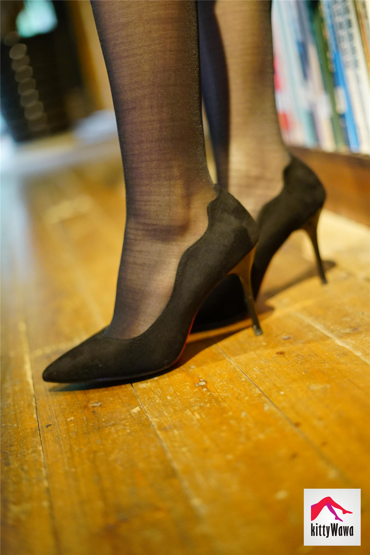 袜小喵 KT020 开叉裙和小蕾丝 [99P+32M]_第4集