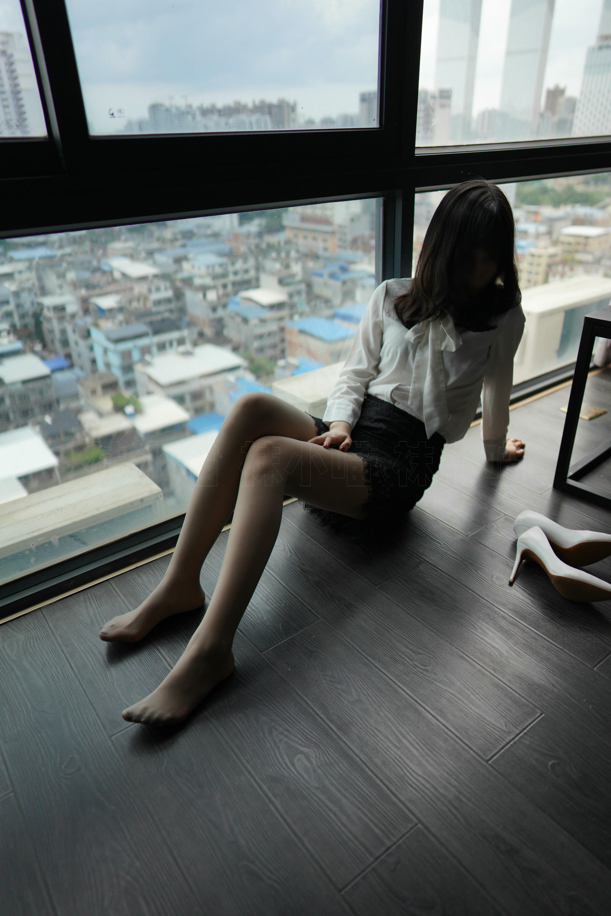 袜小喵 KT207 窗前的骚动 [59P+111M]_第3集