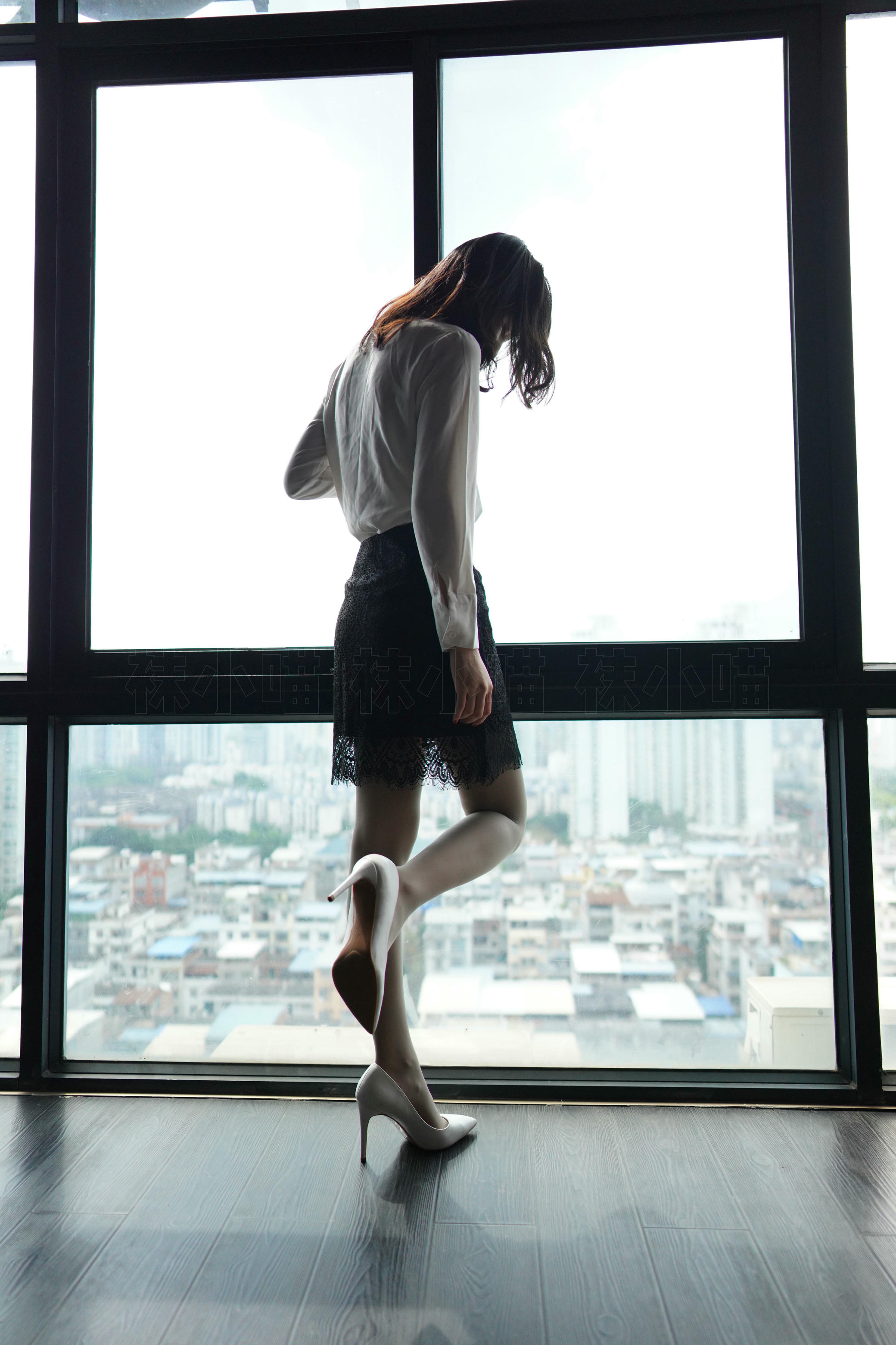 袜小喵 KT207 窗前的骚动 [59P+111M]_第1集