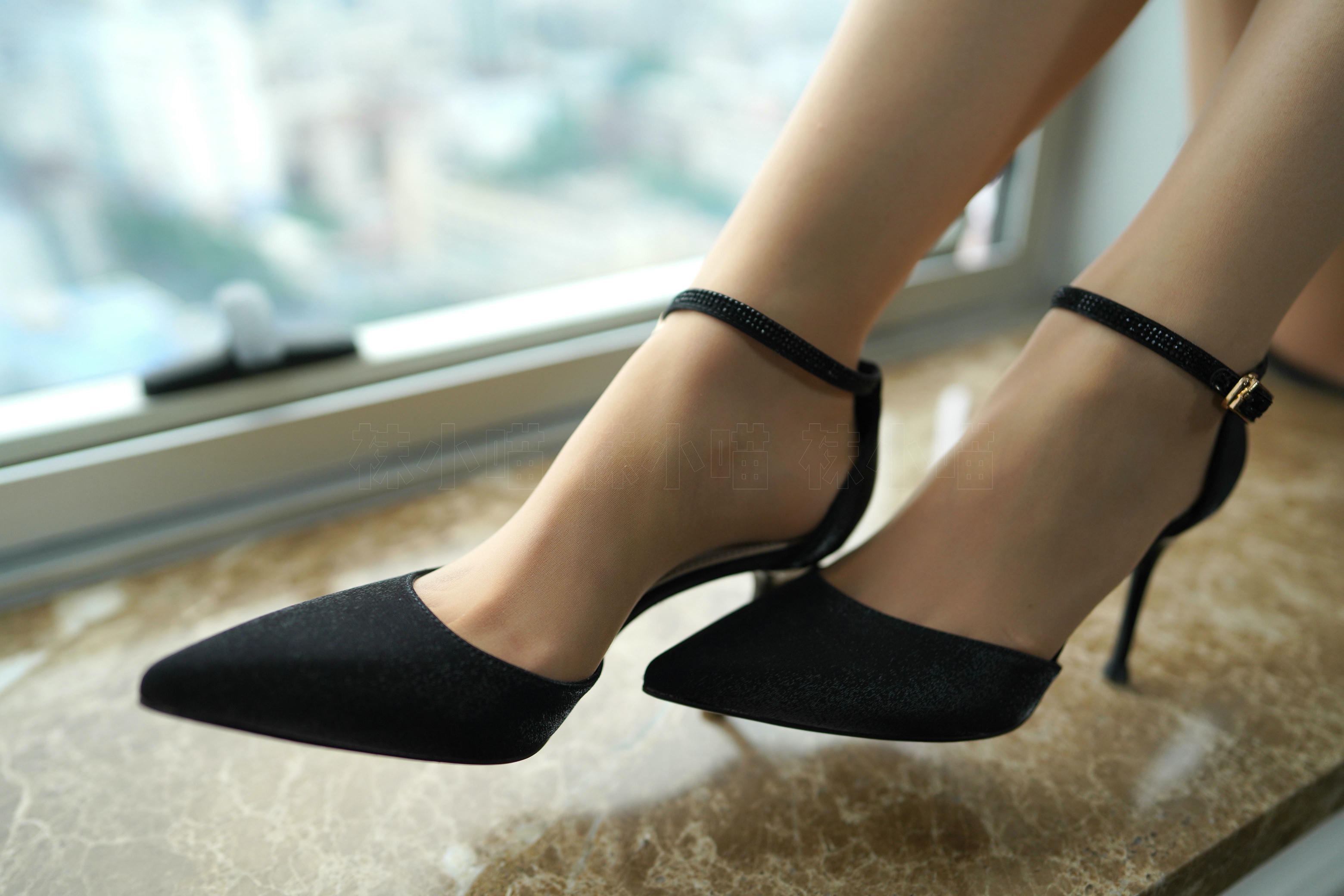 袜小喵 KT222 窗前大秀 [59P+94M]_第1集