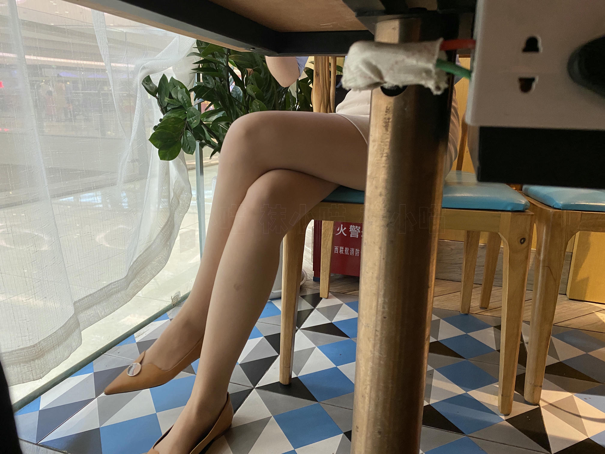 袜小喵 KT233 悄悄跟上她 [90P+124M]_第1集