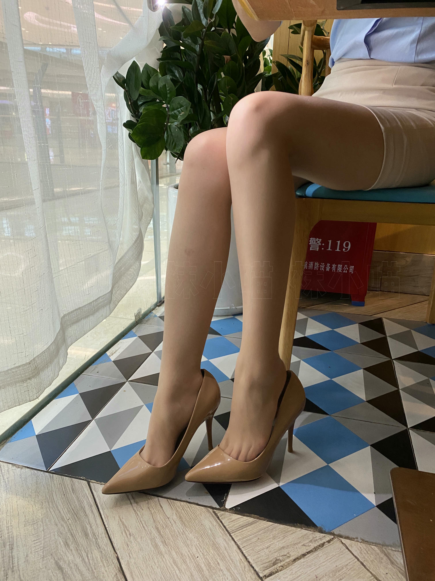 袜小喵 KT233 悄悄跟上她 [90P+124M]_第1集