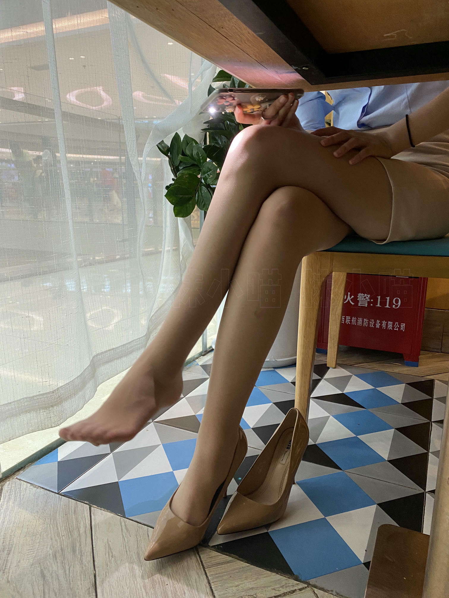 袜小喵 KT233 悄悄跟上她 [90P+124M]_第2集