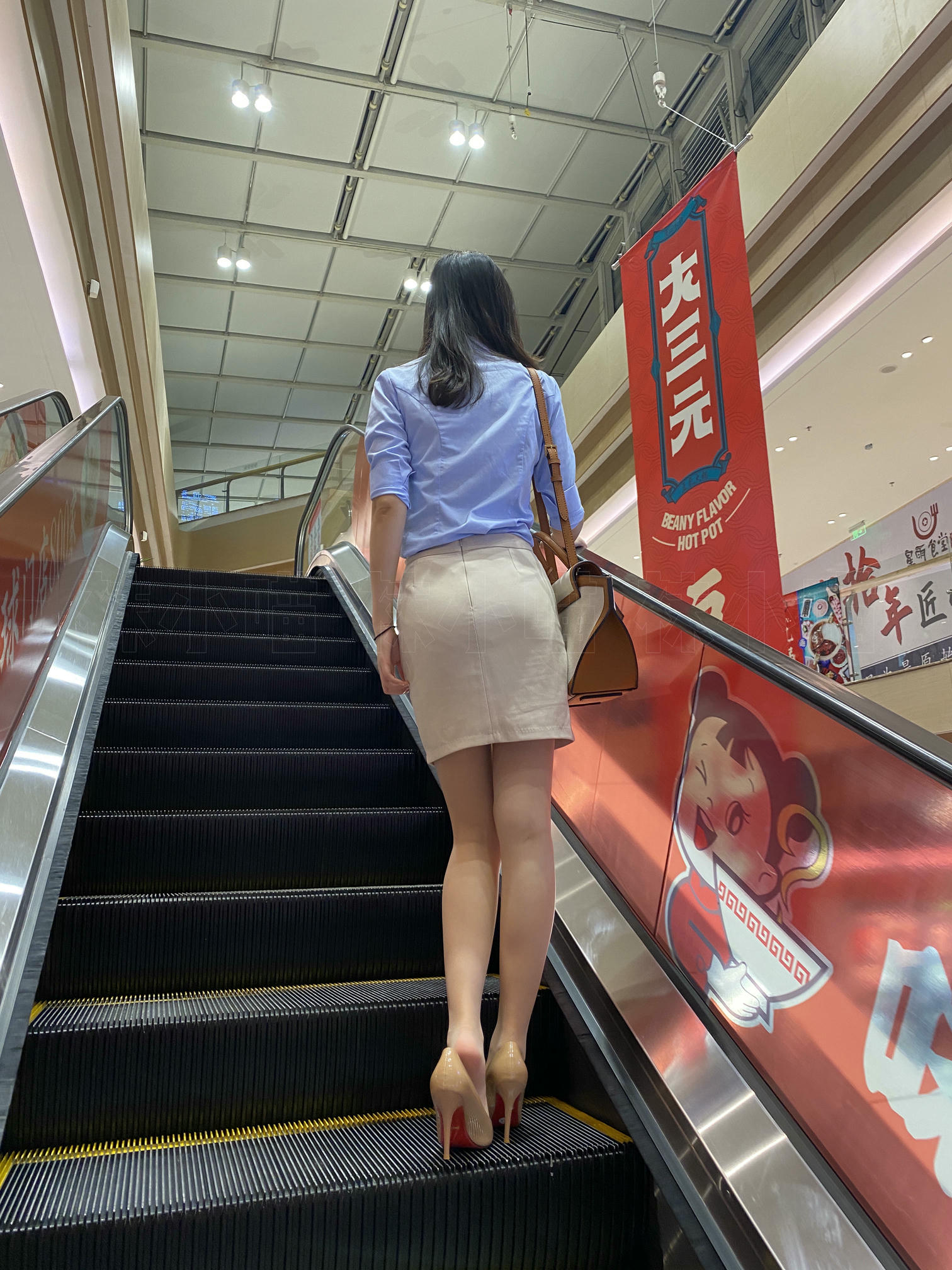 袜小喵 KT233 悄悄跟上她 [90P+124M]_第1集