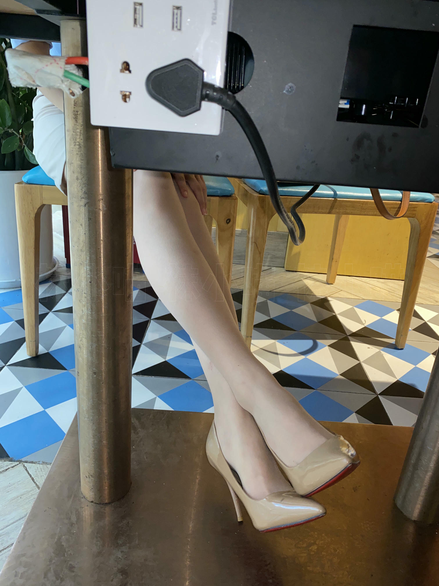 袜小喵 KT233 悄悄跟上她 [90P+124M]_第2集