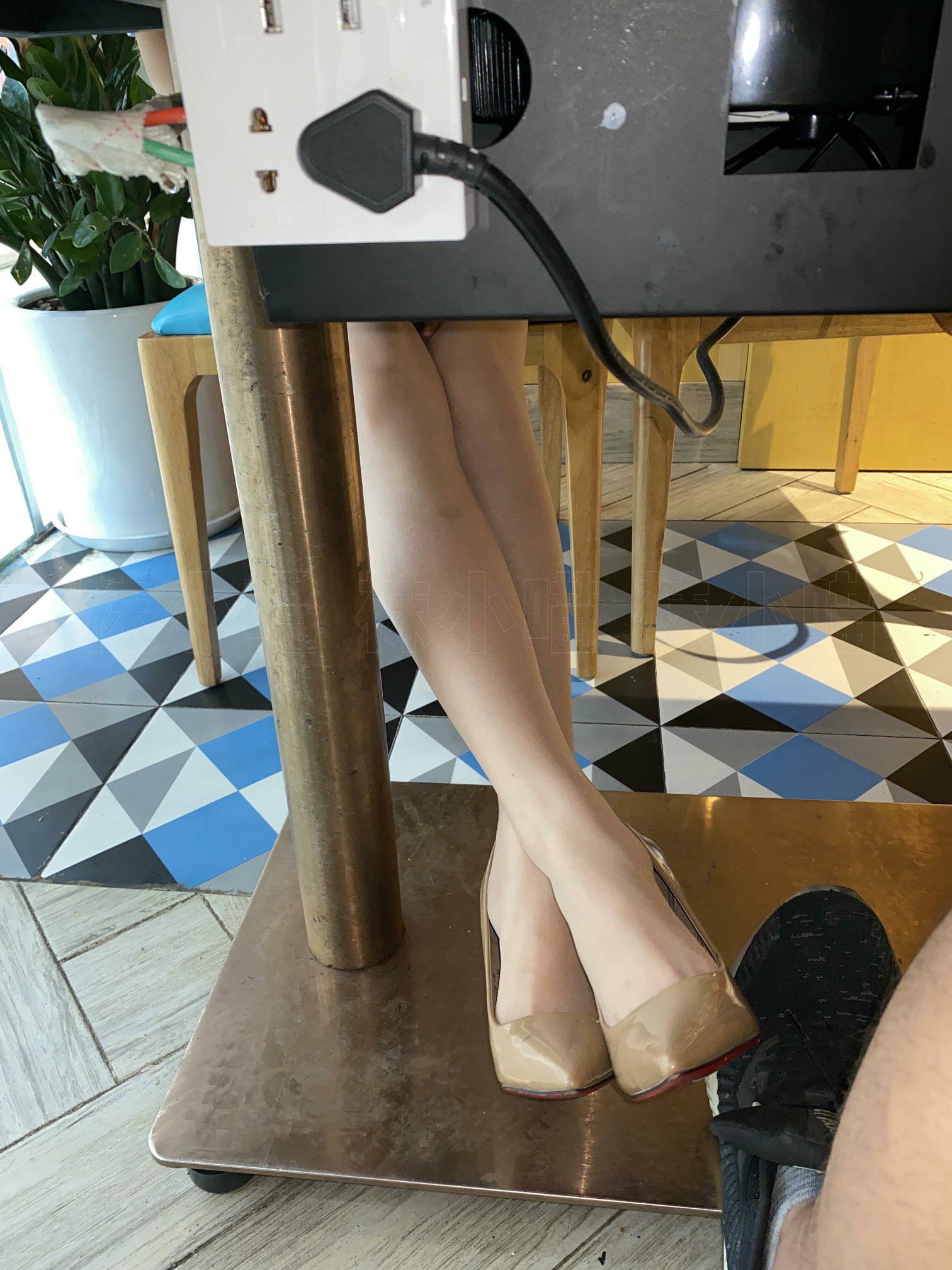 袜小喵 KT233 悄悄跟上她 [90P+124M]_第2集