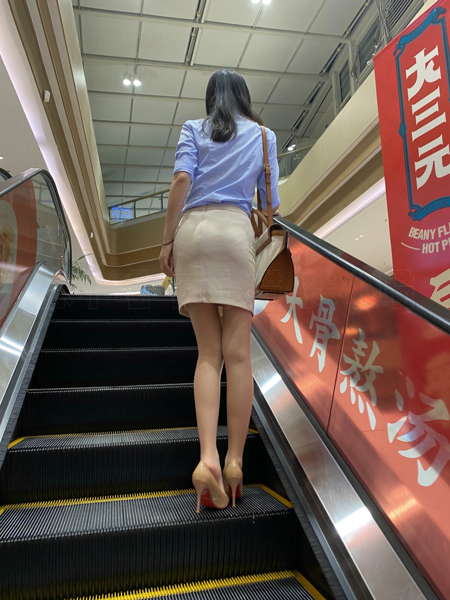 袜小喵 KT233 悄悄跟上她 [90P+124M]_第4集