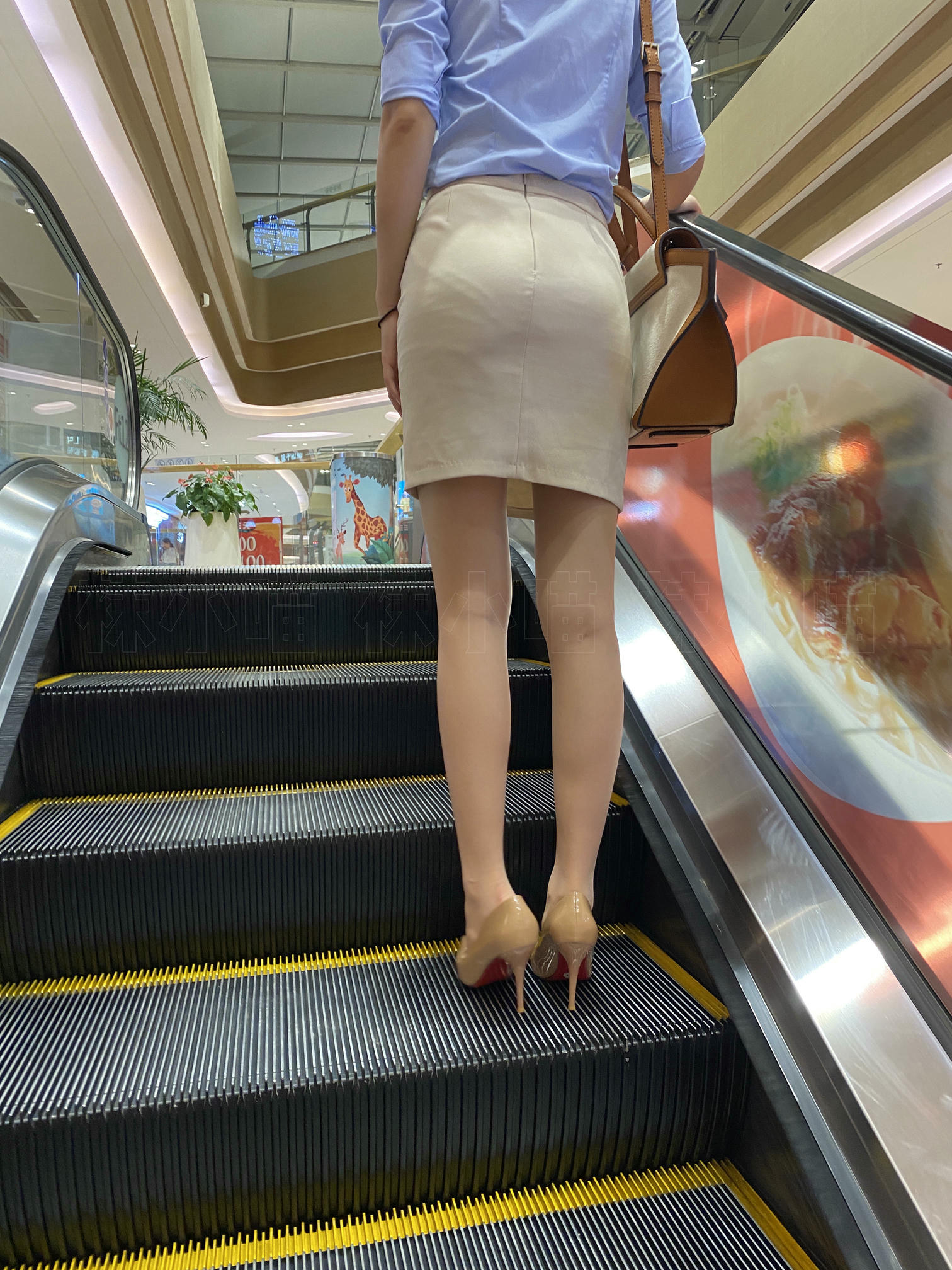 袜小喵 KT233 悄悄跟上她 [90P+124M]_第4集