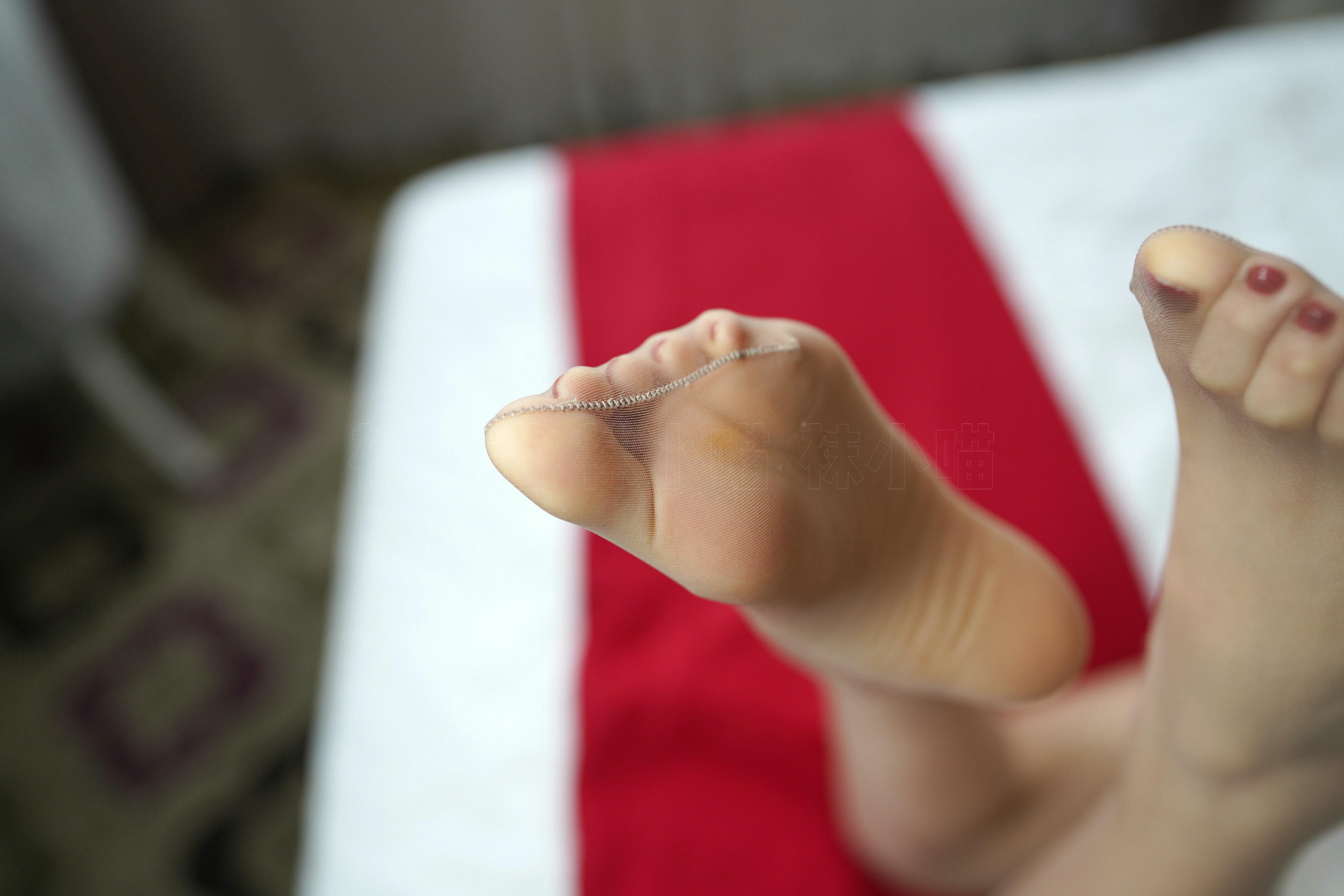 袜小喵 KT235 丝袜有个洞 [99P+134M]_第3集