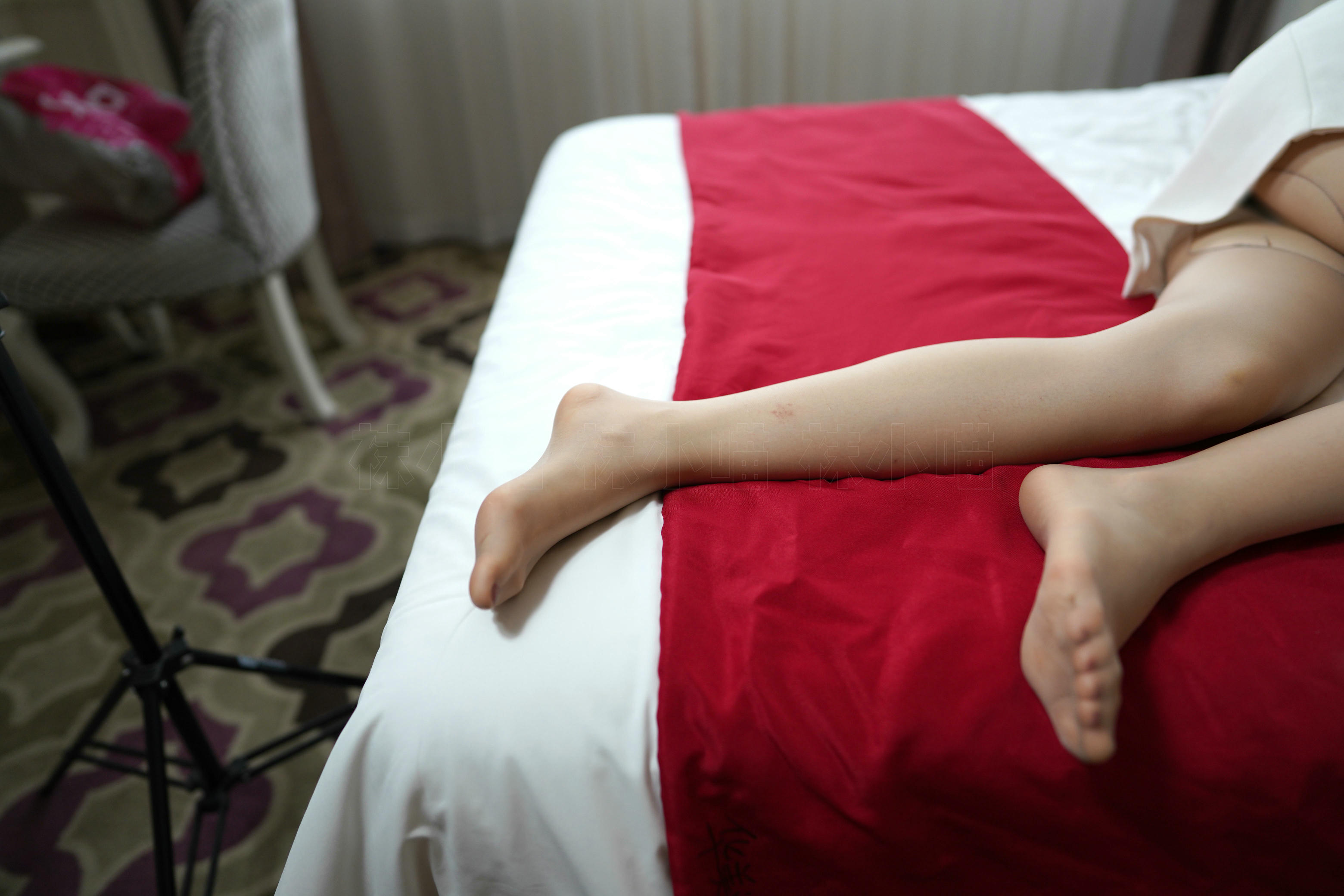 袜小喵 KT235 丝袜有个洞 [99P+134M]_第3集