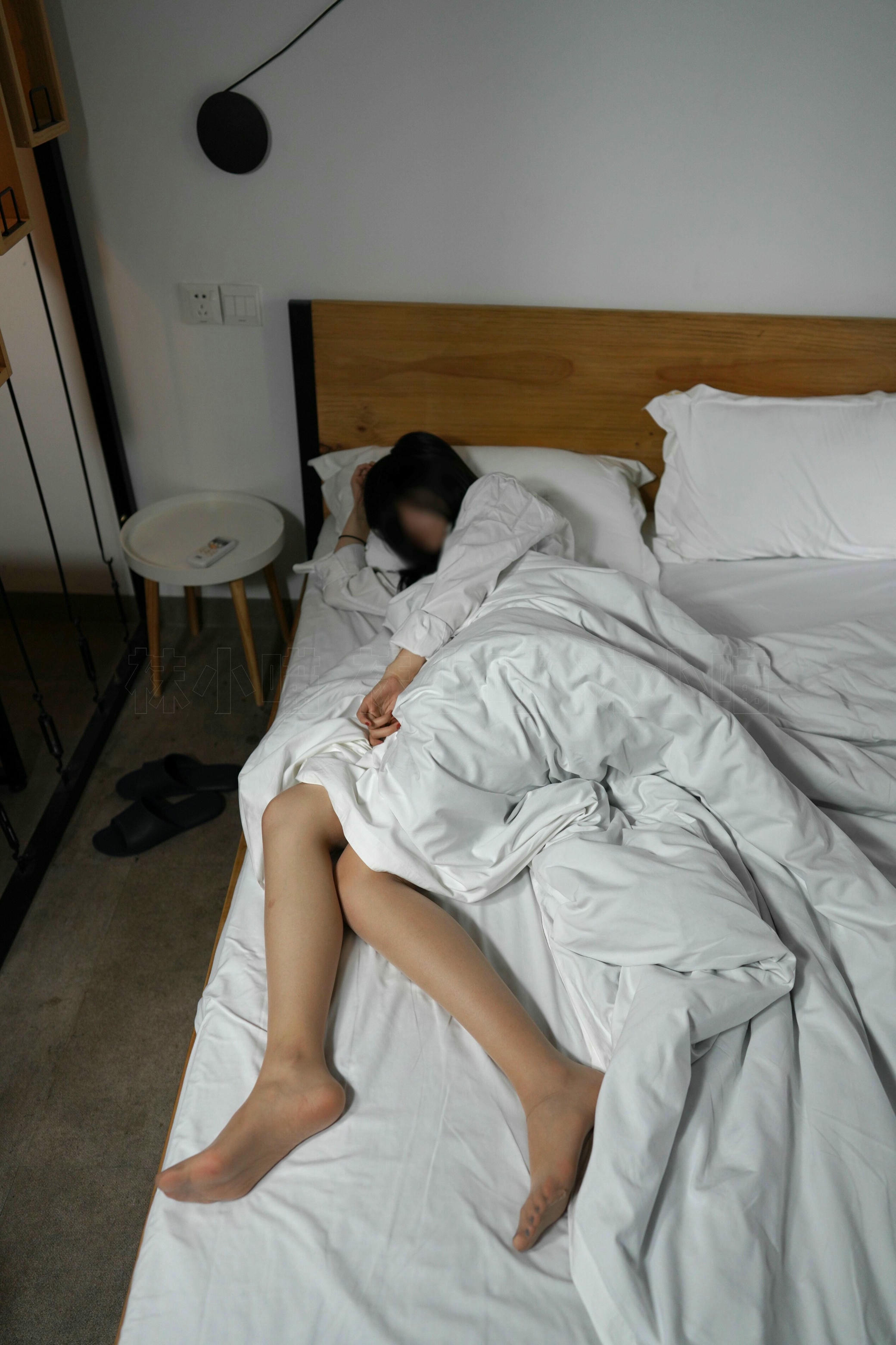 袜小喵 KT247 同事帮我修电视：上 [99P+262M]_第1集