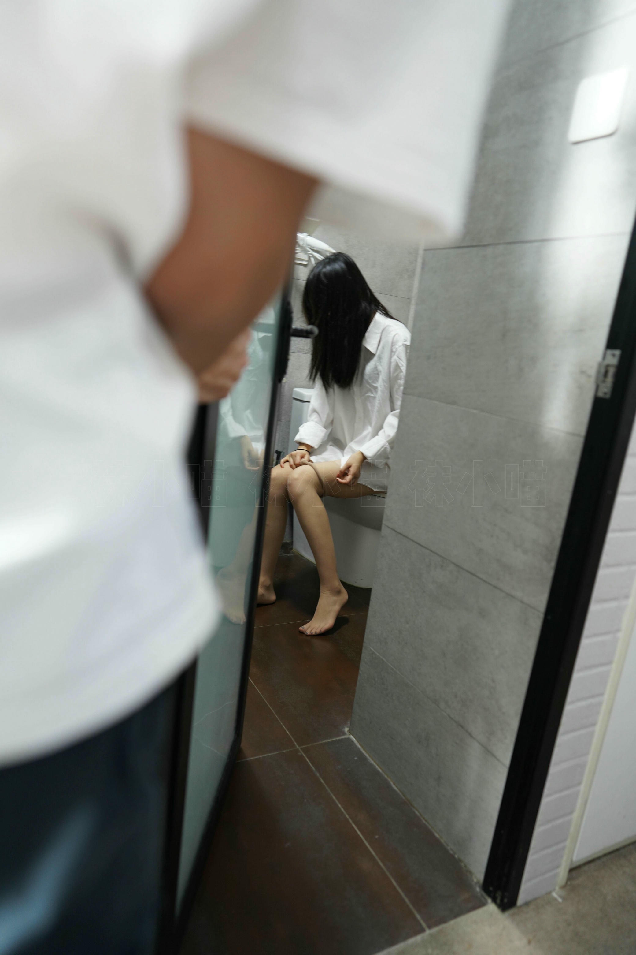 袜小喵 KT248 同事帮我修电视：中 [83P+190M]_第2集