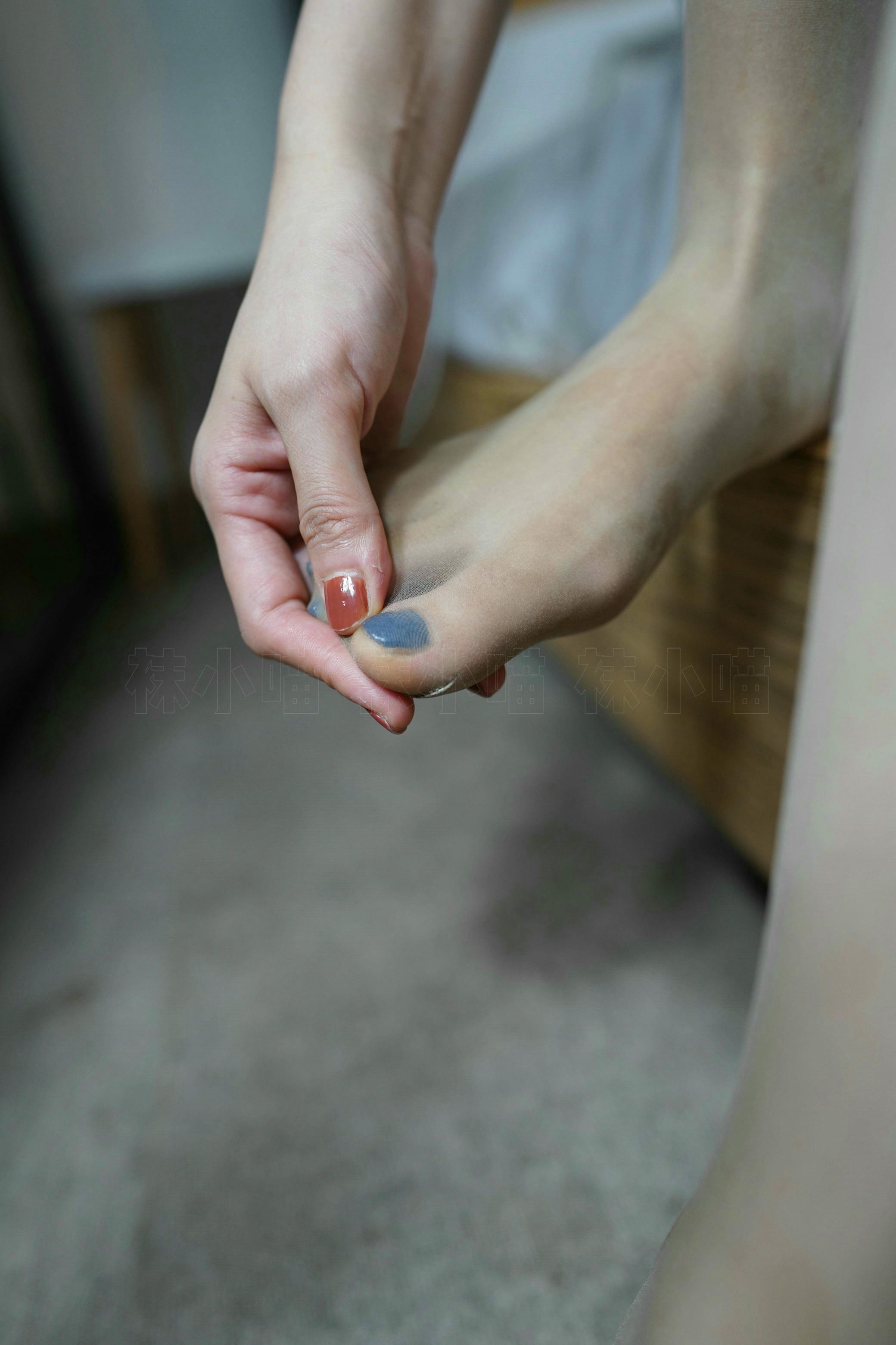 袜小喵 KT249 同事帮我修电视：下 [99P+256M]_第2集