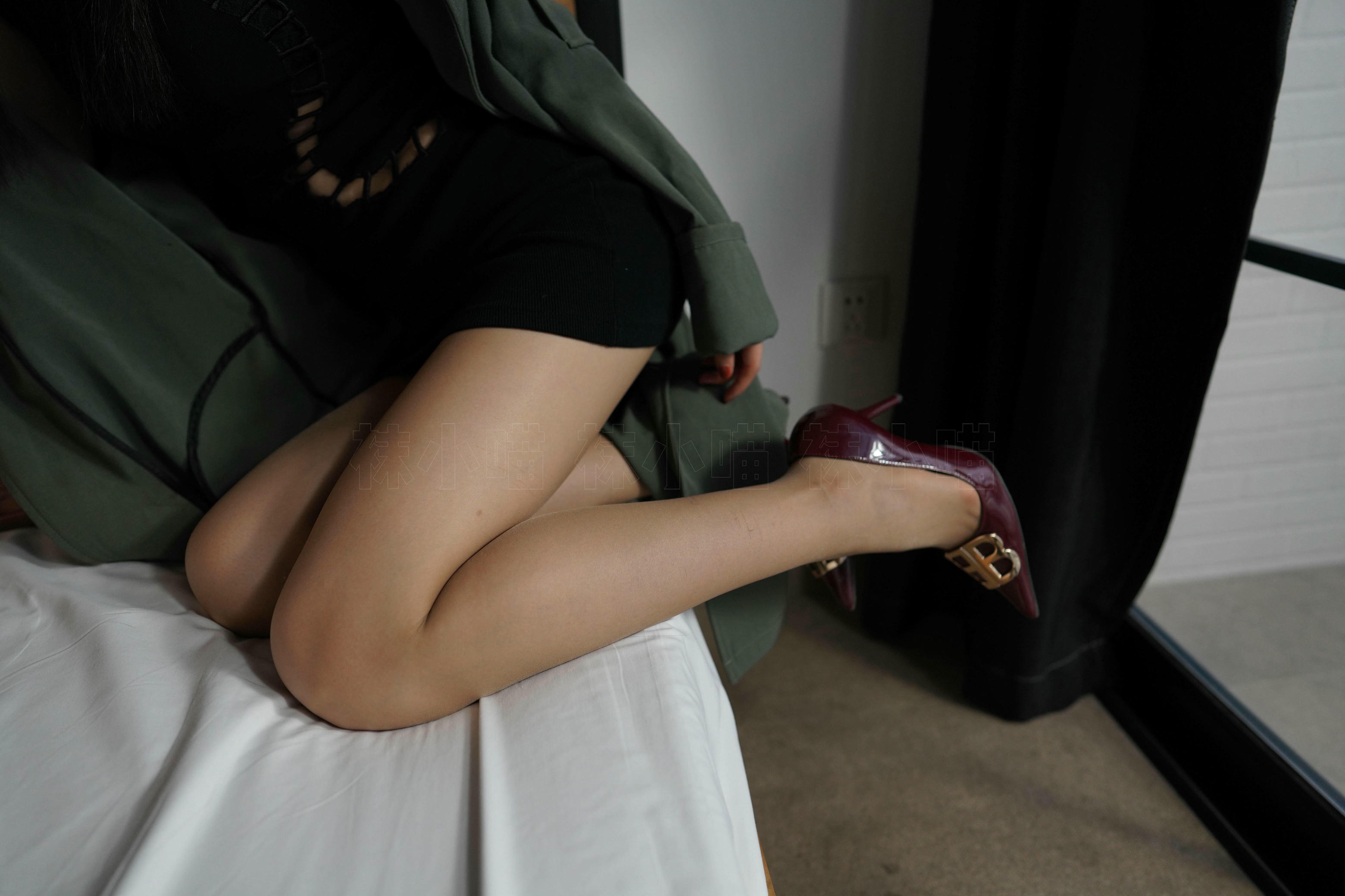 袜小喵 KT253 大衣×紧身裙 [86P+109M]_第4集