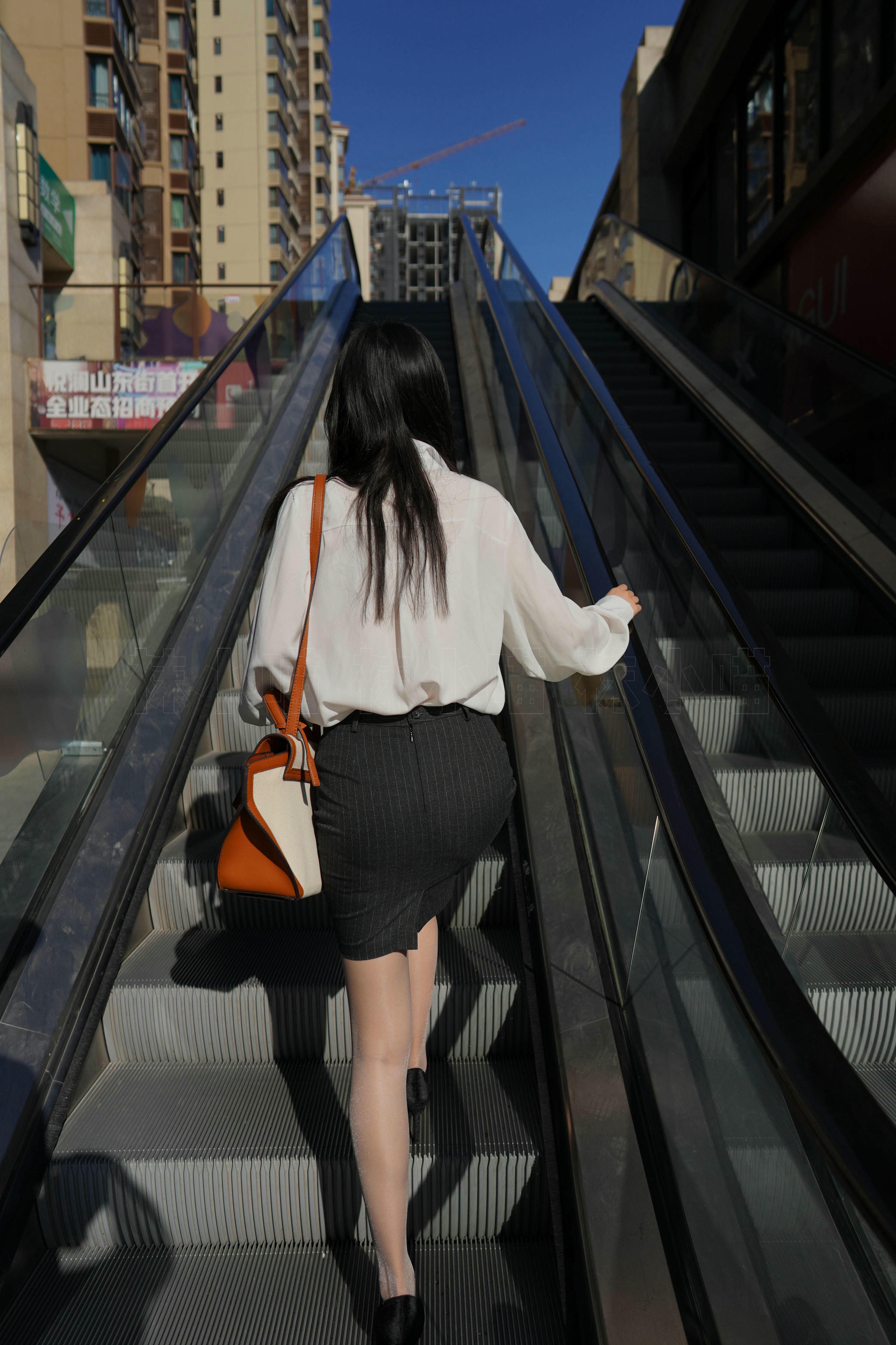 袜小喵 KT256 户外职业装 [98P+177M]_第1集