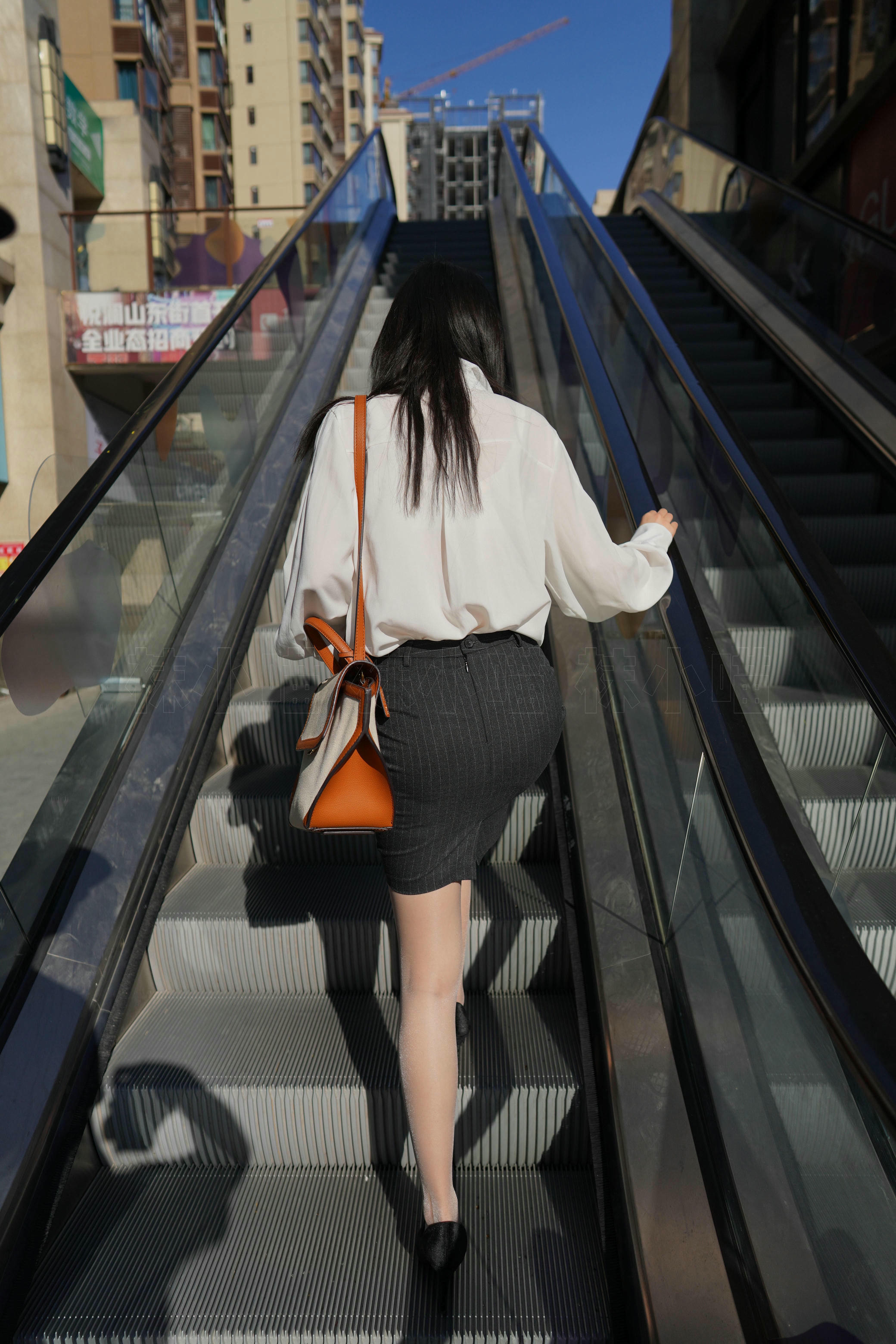 袜小喵 KT256 户外职业装 [98P+177M]_第1集