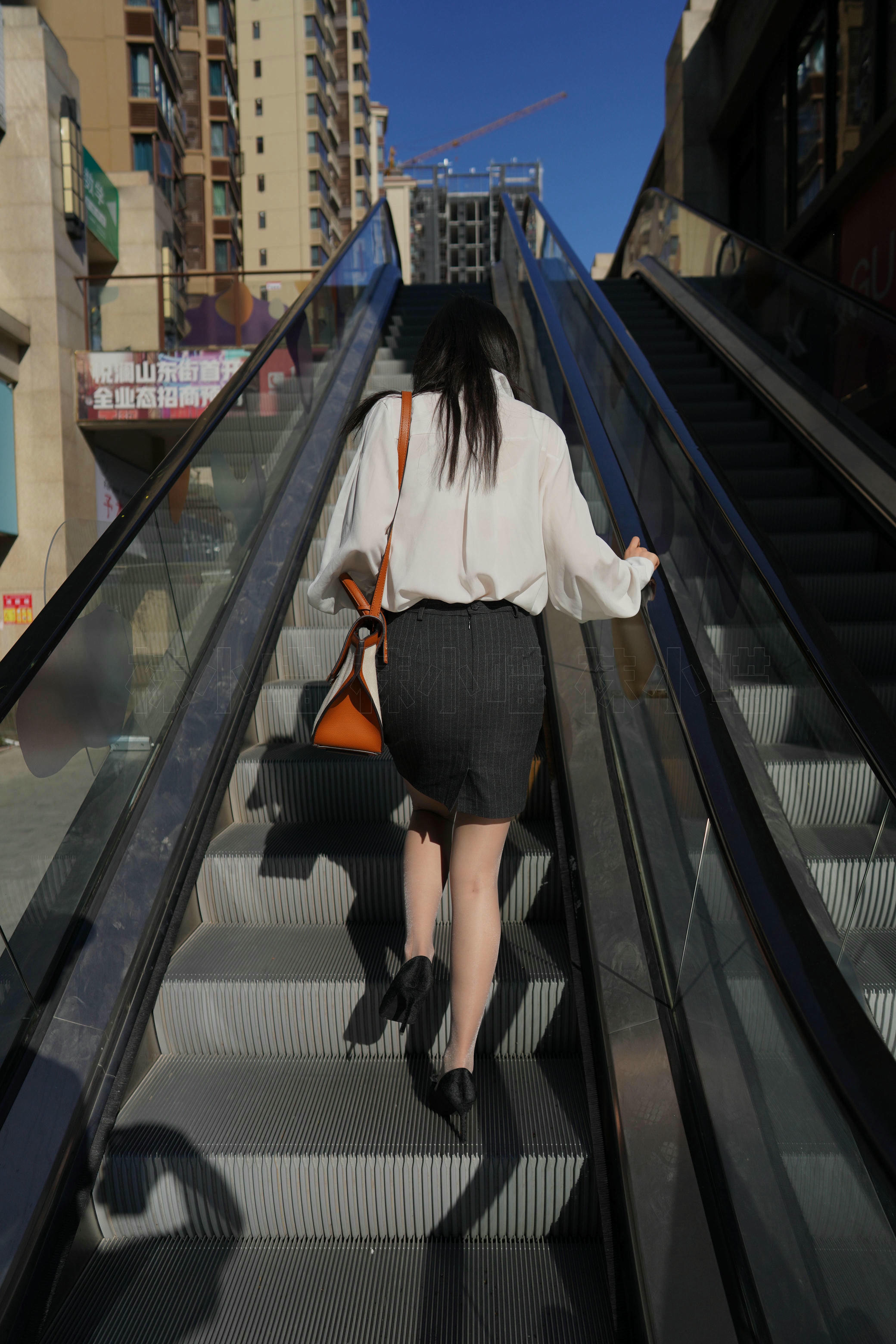 袜小喵 KT256 户外职业装 [98P+177M]_第1集