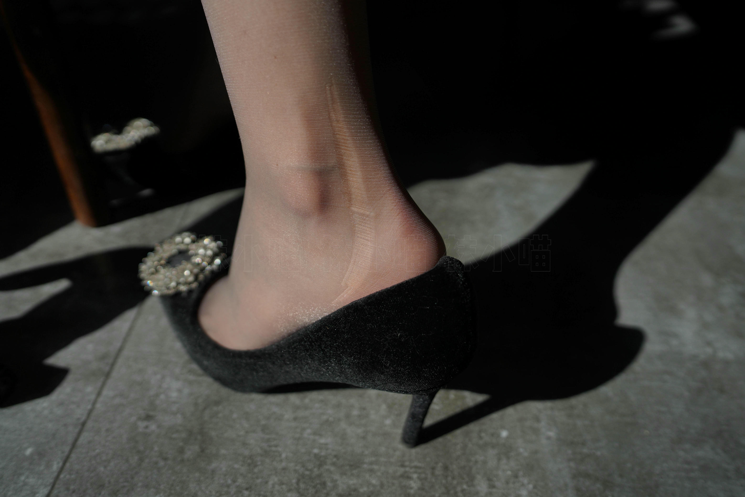 袜小喵 KT256 户外职业装 [98P+177M]_第1集