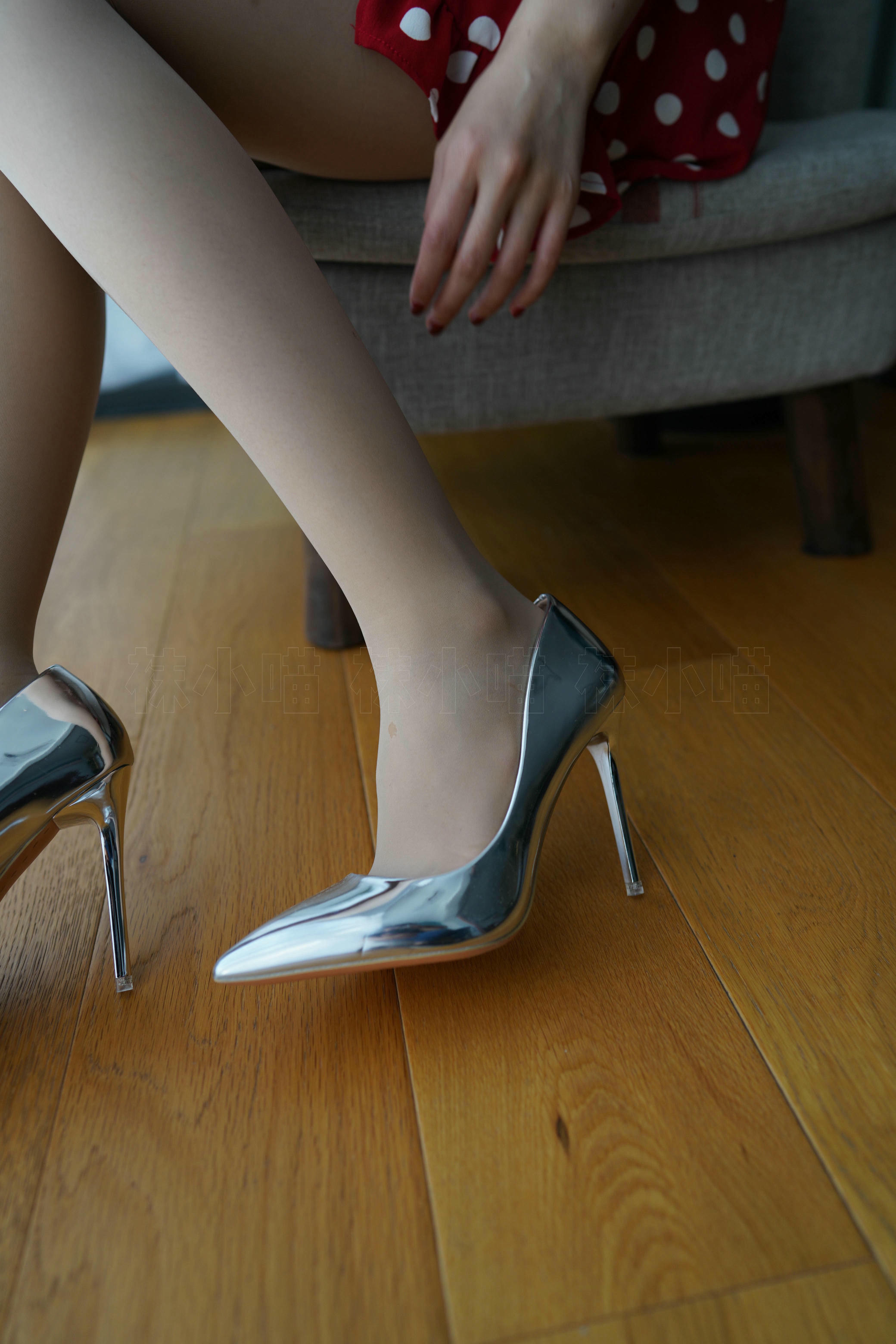 袜小喵 KT263 波点红裙 [96P+114M]_第4集