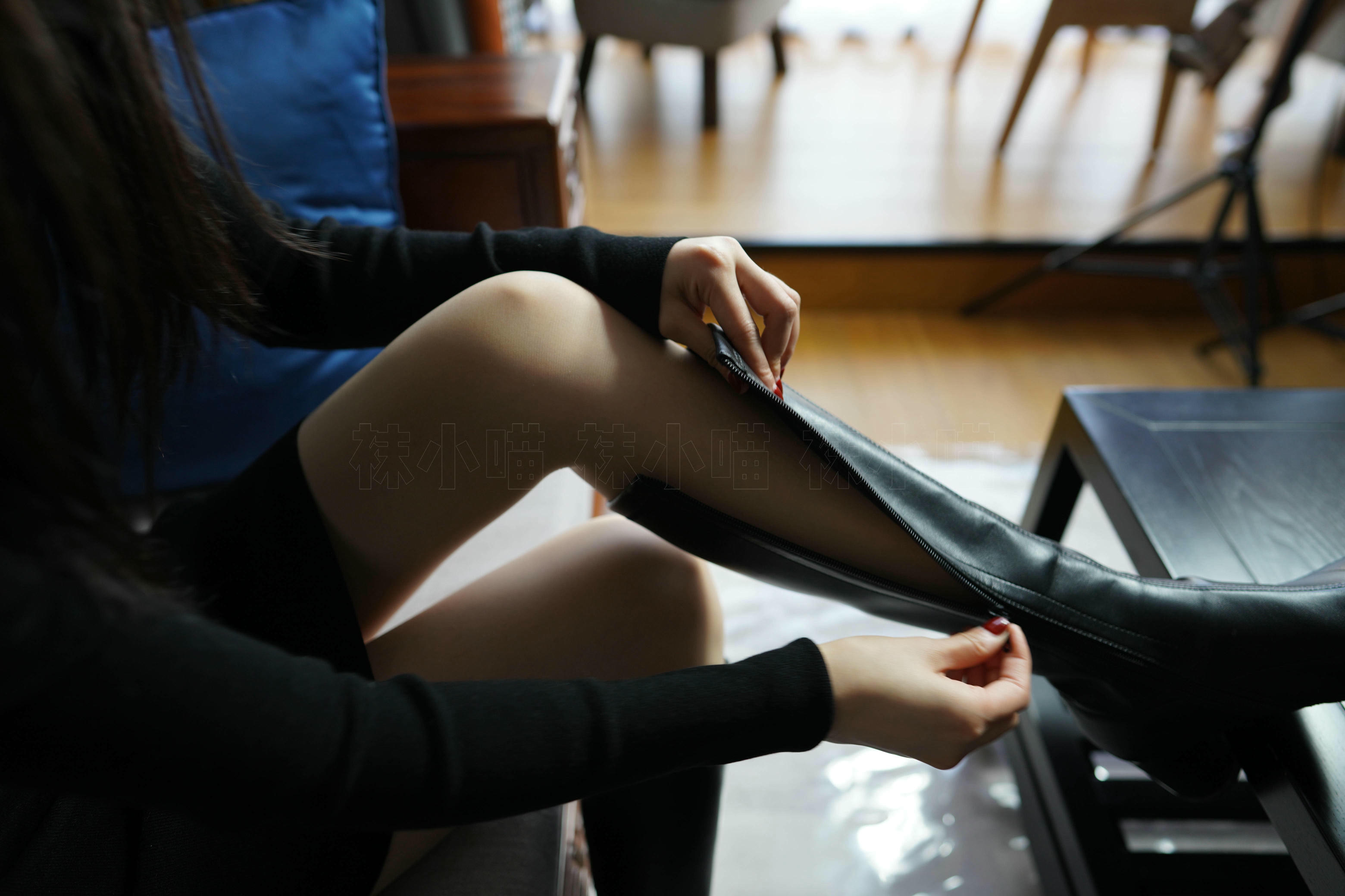 袜小喵 KT264 黑短裙与靴 [99P+164M]_第2集