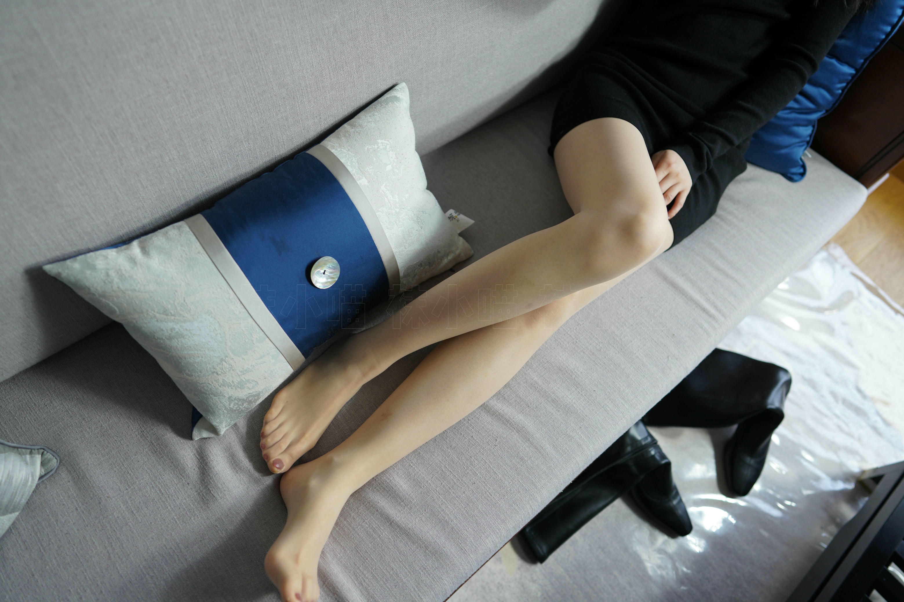 袜小喵 KT264 黑短裙与靴 [99P+164M]_第4集