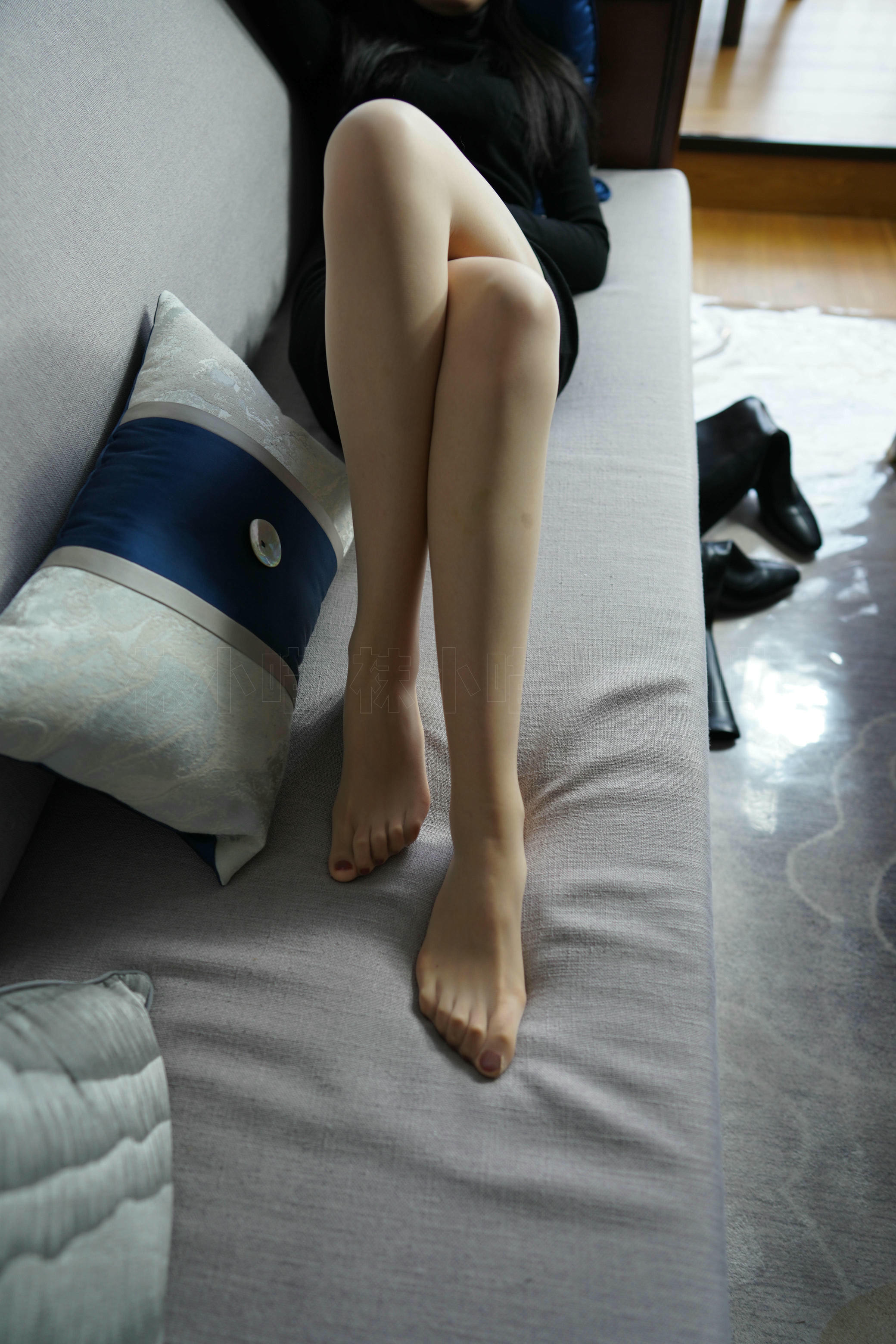 袜小喵 KT264 黑短裙与靴 [99P+164M]_第5集