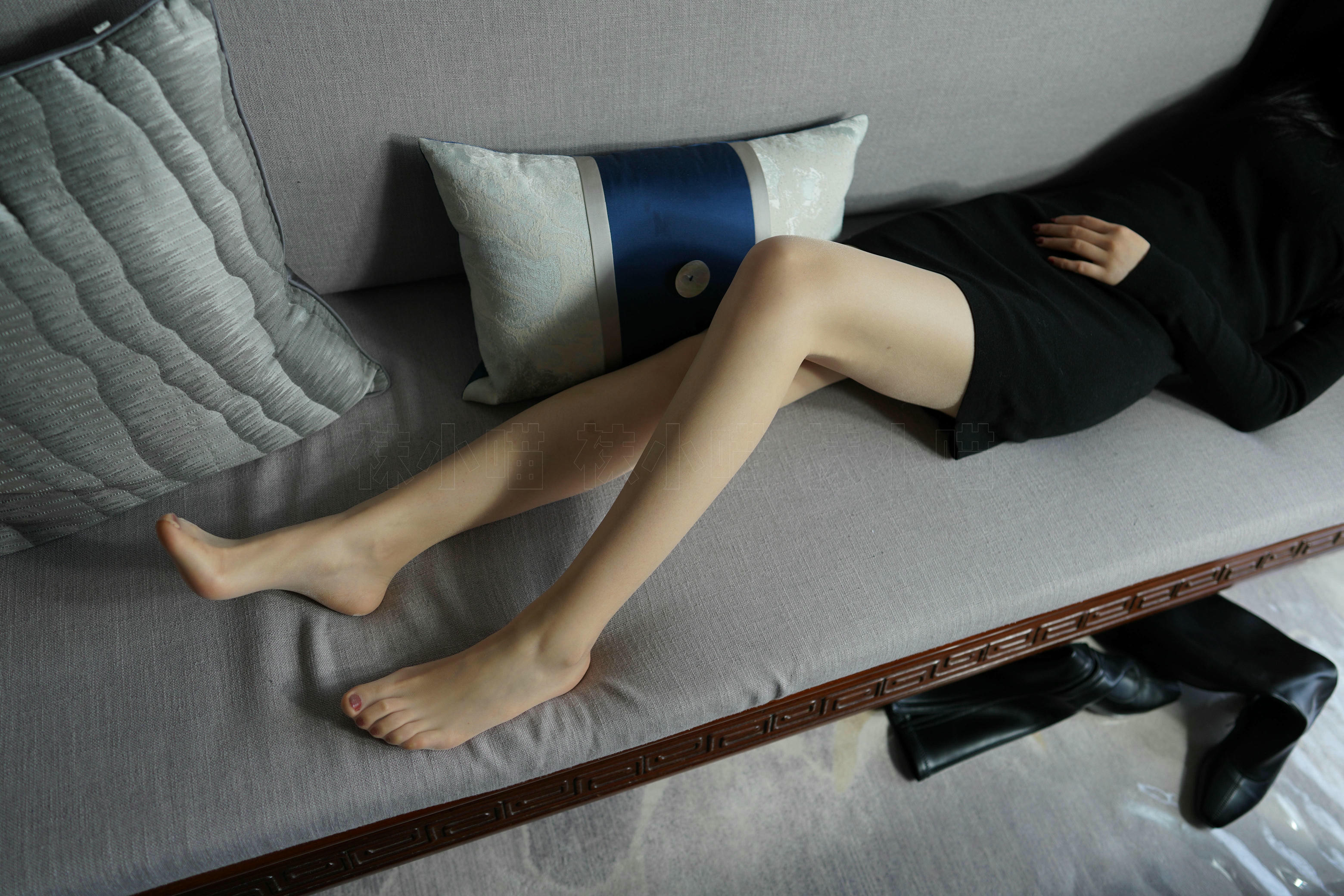 袜小喵 KT264 黑短裙与靴 [99P+164M]_第5集