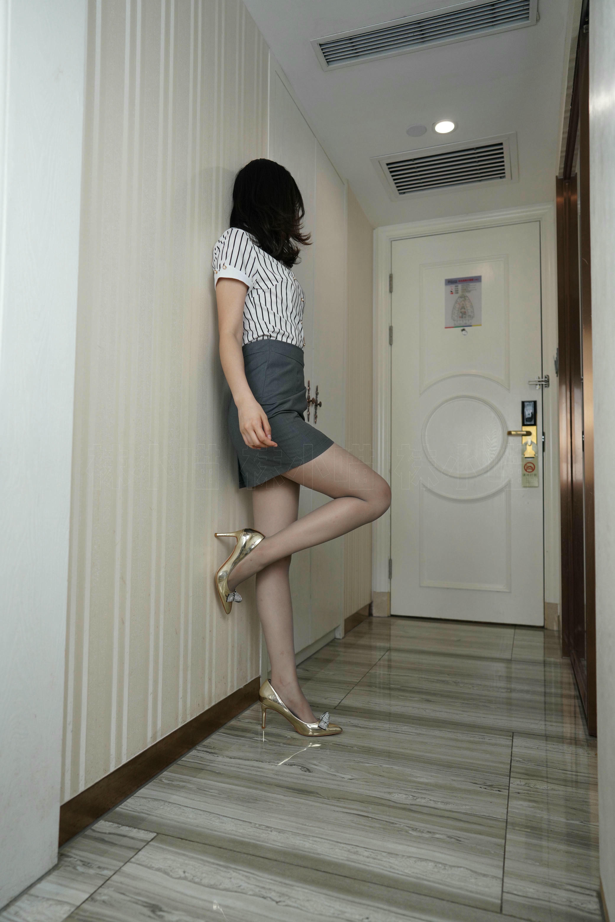 袜小喵 KT308《照镜子》 [75P 120.92 MB]_第1集